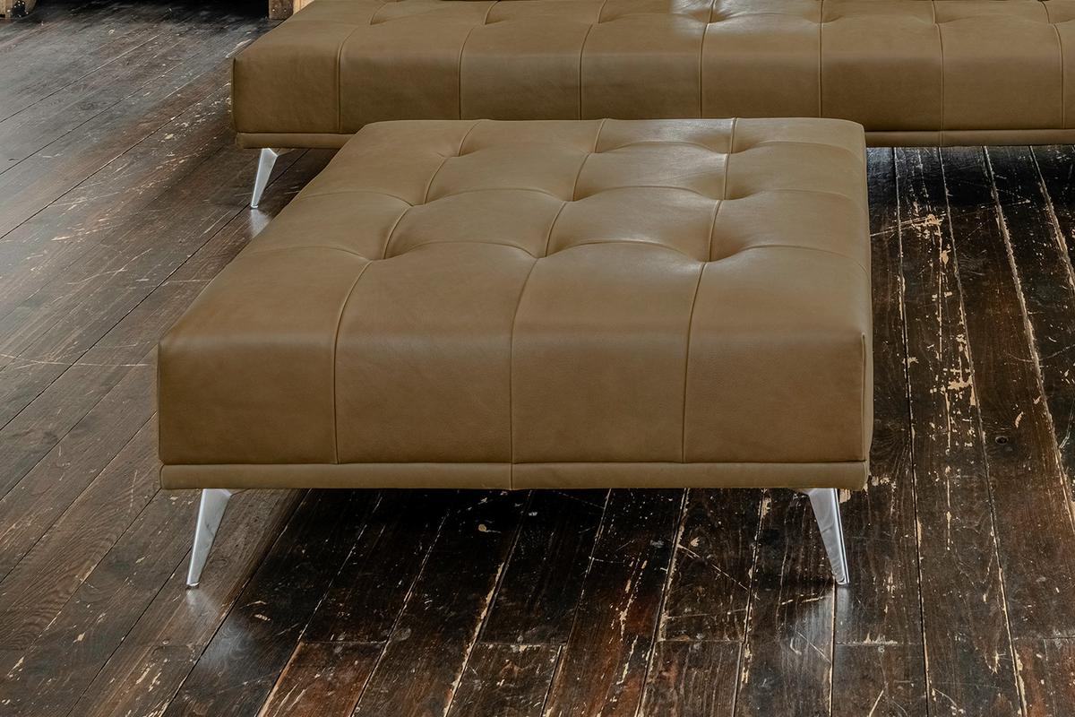 HOCKER WIOLO Beige Leder - Beige/Silberfarben, Leder/Metall (110/42/110cm) - KAWOLA