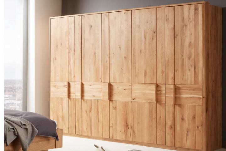 Drehtürenschrank Wildeiche teilmassiv geölt 5 Drehtüren Griffleisten