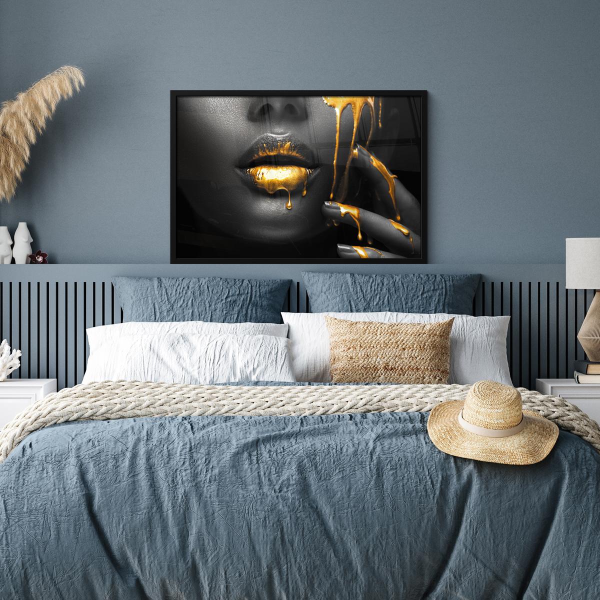 POSTER MIT RAHMENGERAHMTES BILD Frau - Schwarz - Gold - Gesicht - Lippen 90x60 cm - Goldfarben, Papier (90/60cm) - MuchoWow