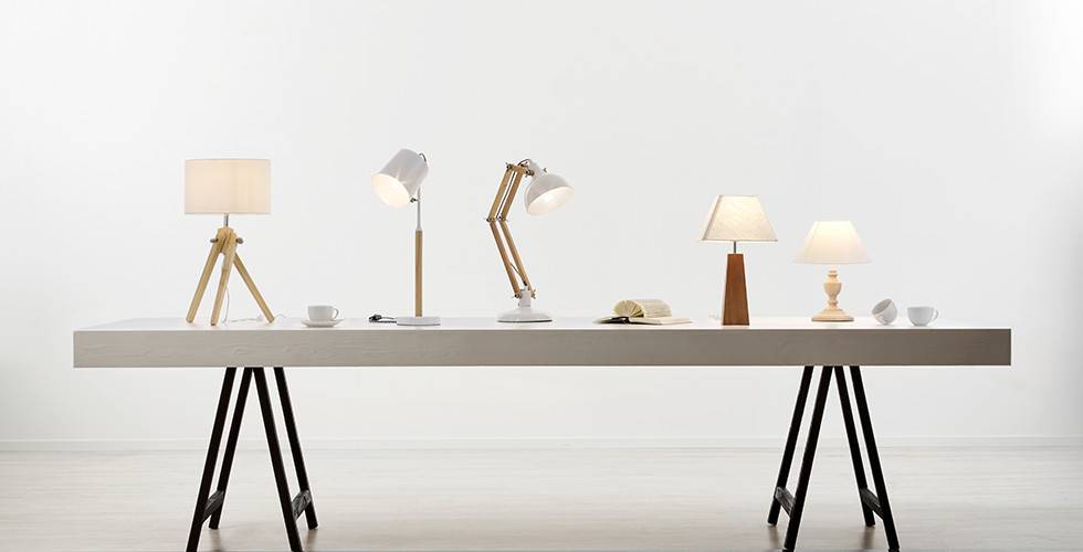 Große Auswahl an Tischleuchten bei mömax: von der Nachttischlampe bis zur Schreibtischlampe.