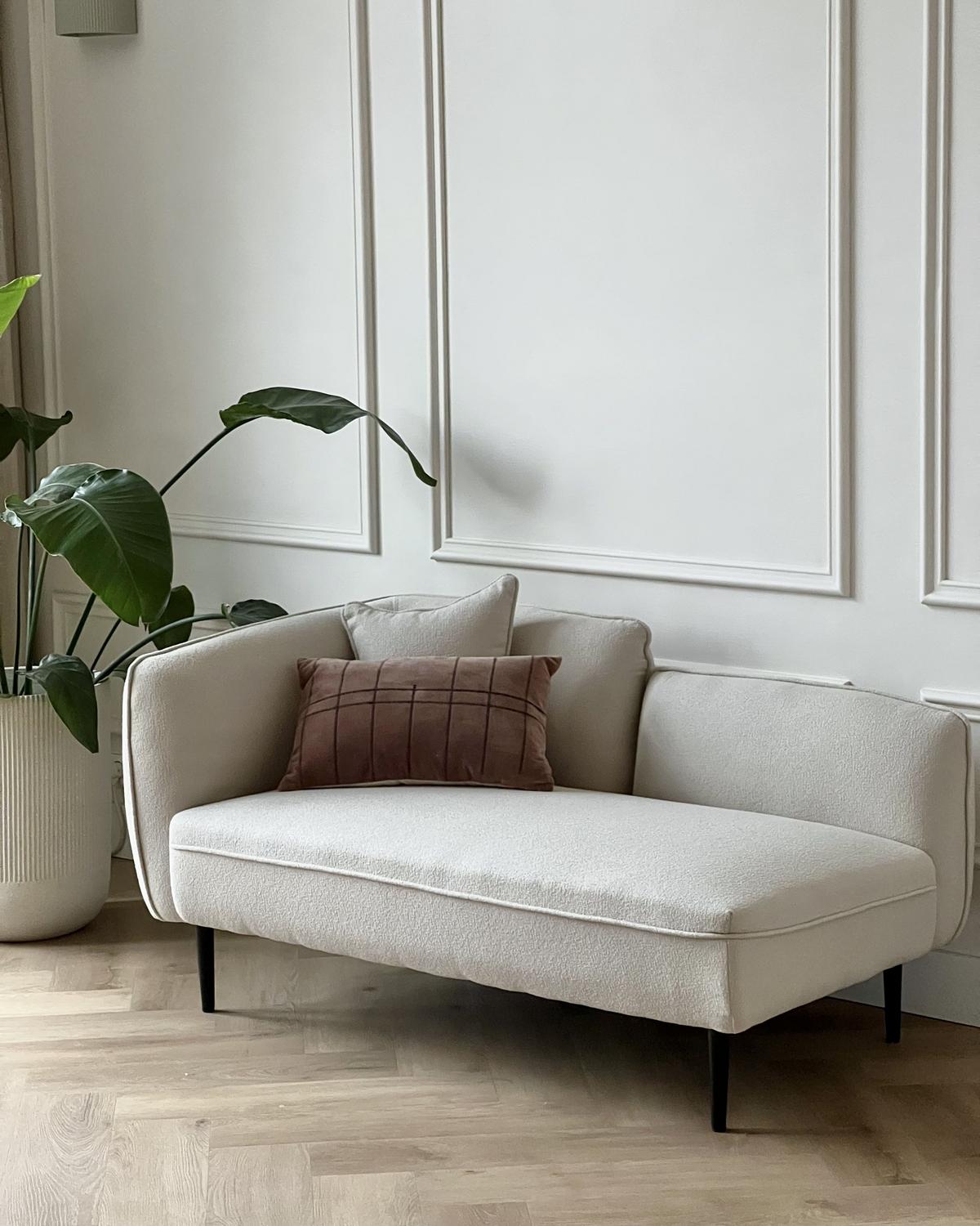 CHAISELONGUE Bouclé hellbeige linksseitig Chevannes - Beige/Schwarz, Textil (138/74/77cm) - Beliani