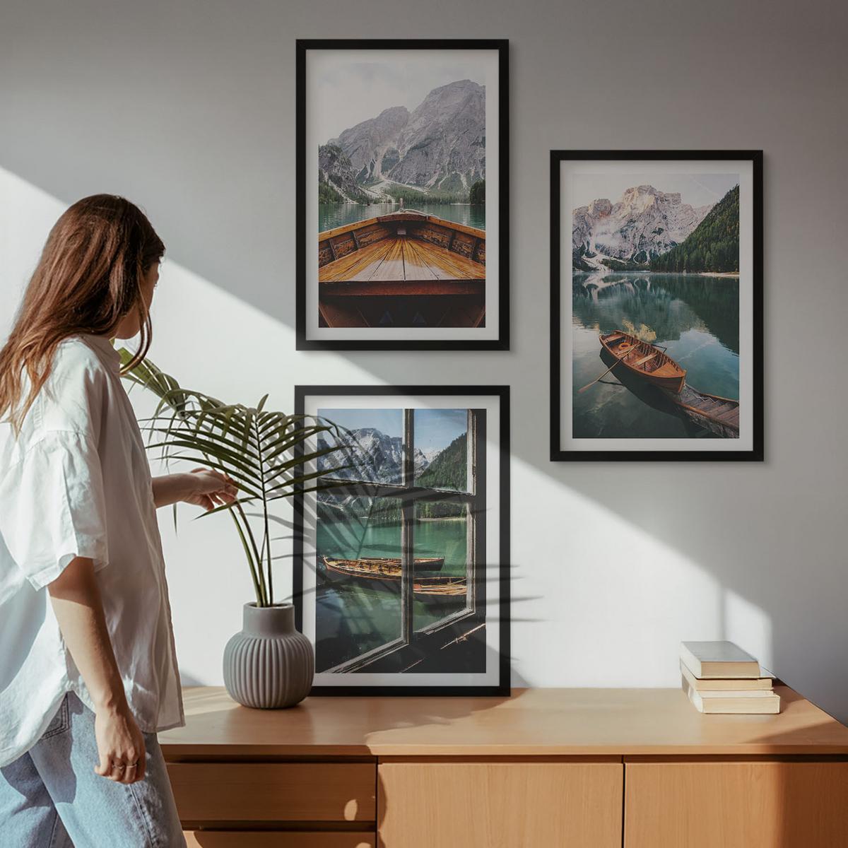 BILDER SET 3er Set - 40x60 cm Schwarzer Rahmen - Fenster für Boote auf dem Bergsee - Schwarz, Kunststoff (40/60cm) - TULUP