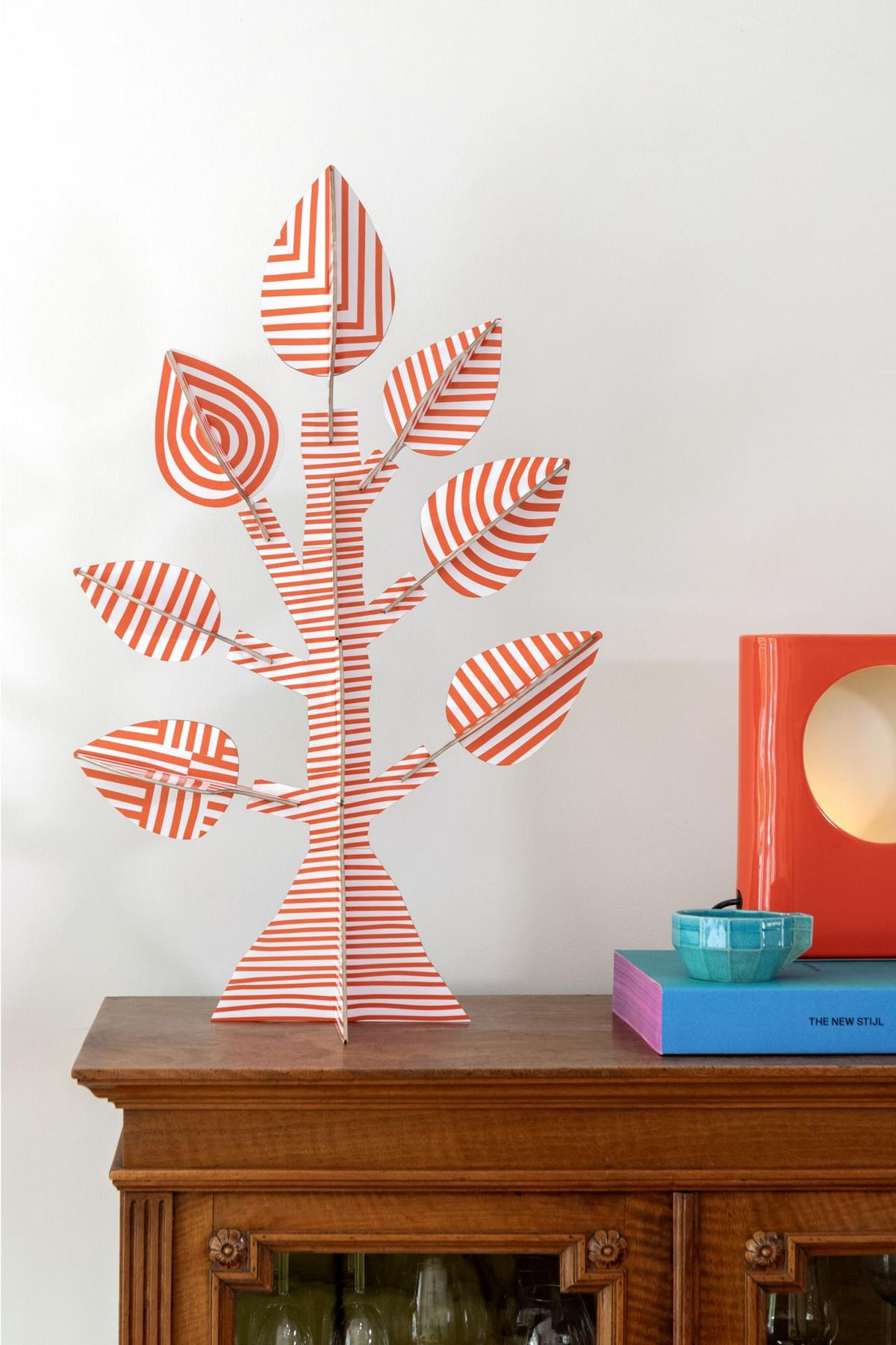 DEKOFIGUR Gestreifter Baum 22.9/74 cm - Multicolor, Wellpappe (22.9/74/46cm) - Studio Roof