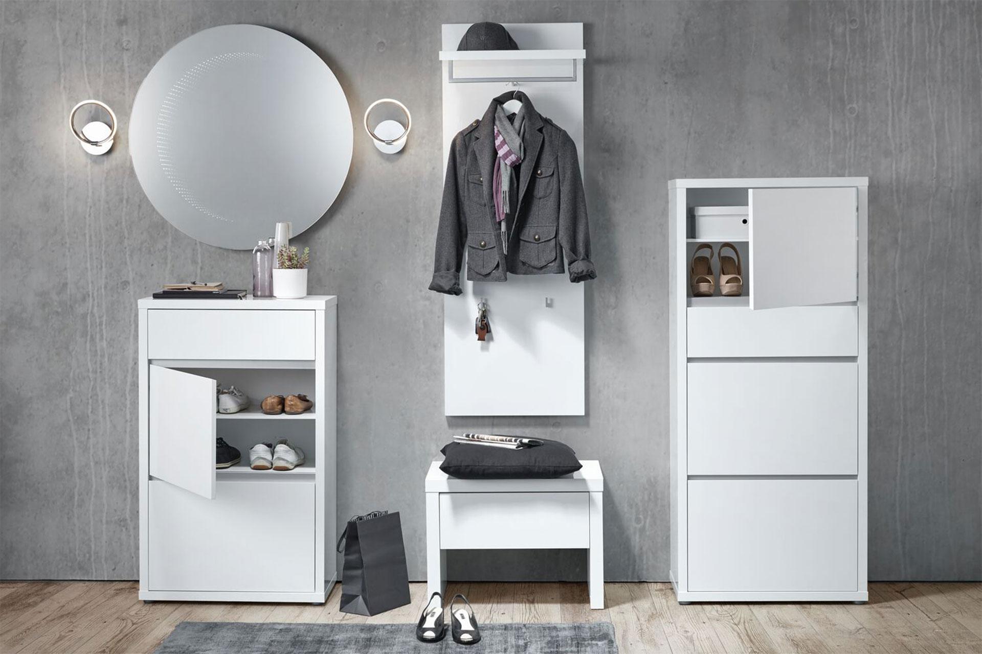 Sparsame runde LED-Wandleuchten für die Garderobe von moemax