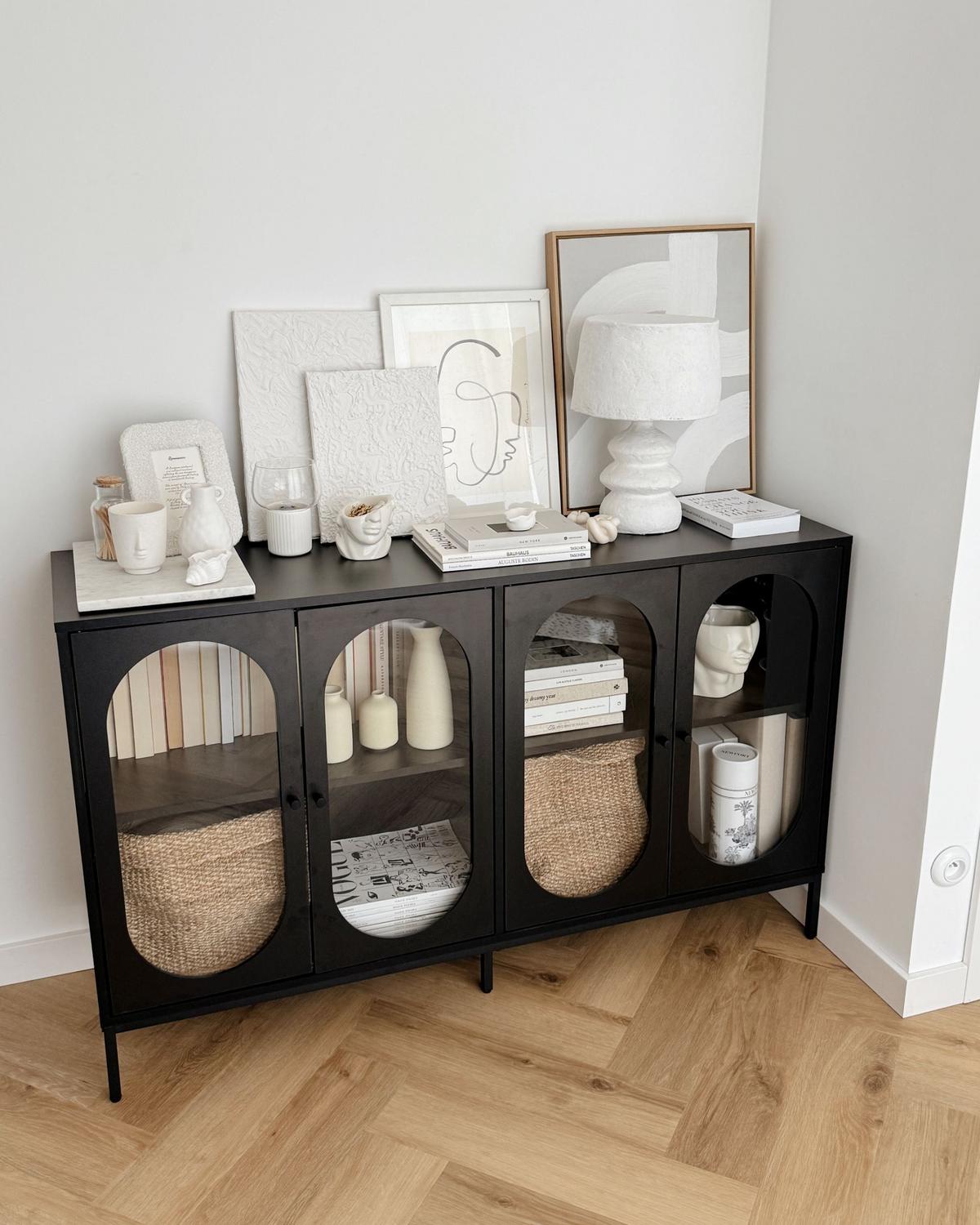 SIDEBOARD mit Glastüren 137 cm Schwarz Langford - Schwarz, Holzwerkstoff (137/83/40cm) - Beliani