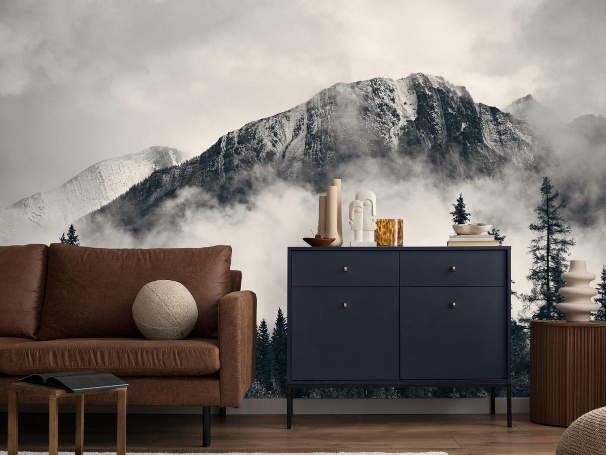 FOTOTAPETE für Wohnzimmer Nadelwald im Nebel im Hintergrund Berge 300x210 - Beige/Schwarz, Papier (300/210cm) - Muralo