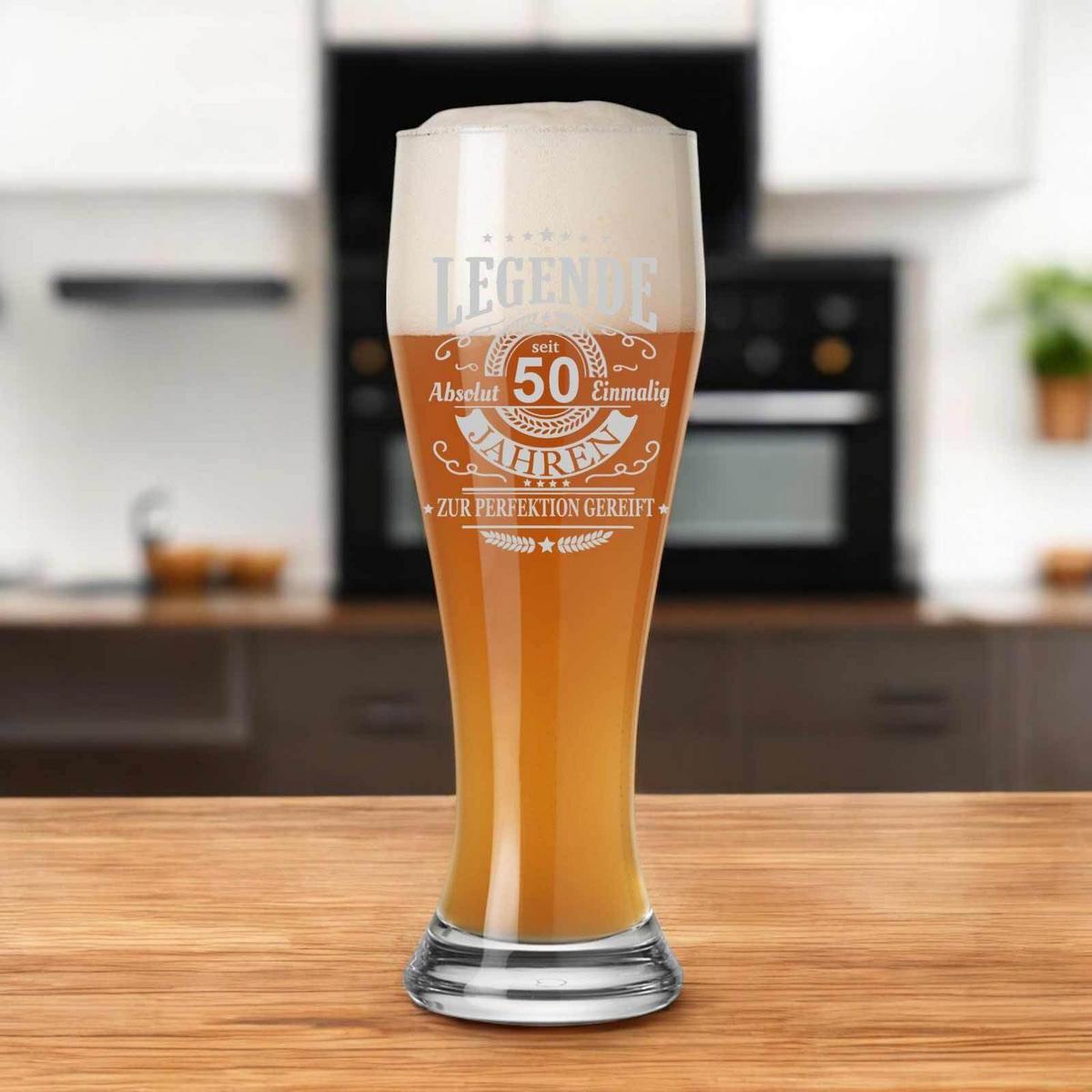 WEIZENBIERGLAS MIT GRAVUR Legende seit 50 Jahren transparent 0,5 l - Transparent, Glas (0.5L) - LUXENTU
