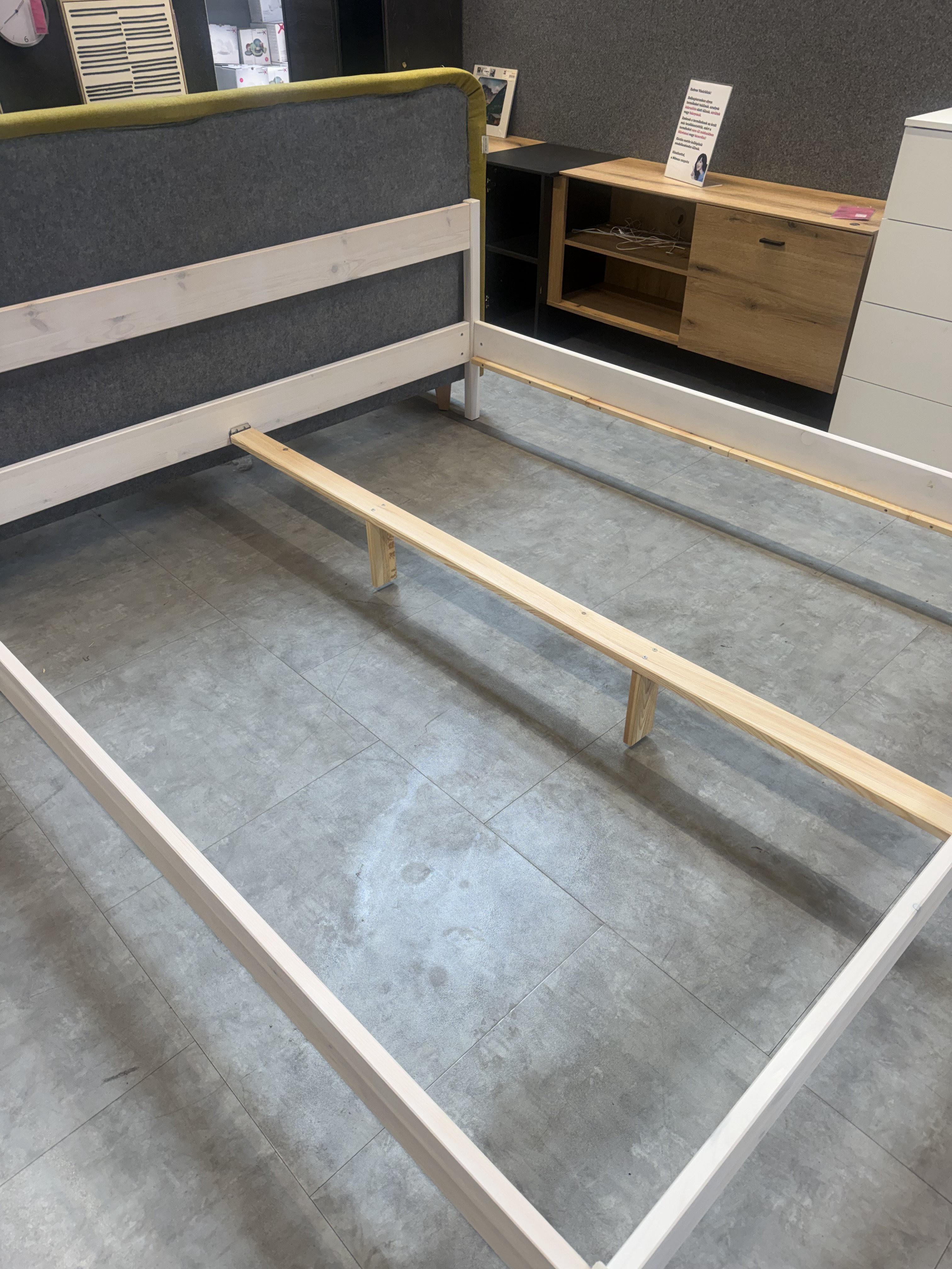 CSEPEL OUTLET ÁGY NIKO