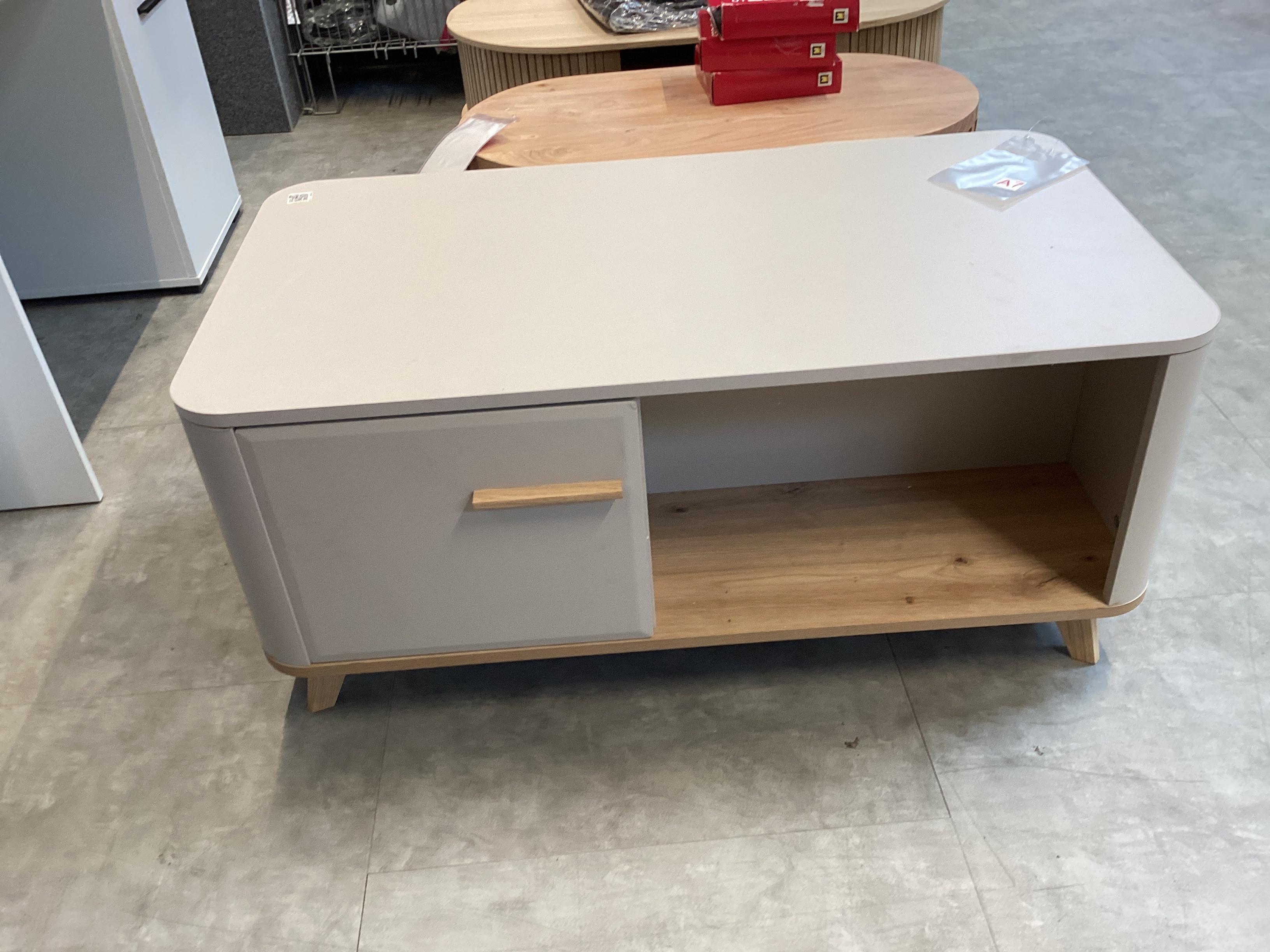 CSEPEL OUTLET DOHÁNYZÓASZTAL DARWEN 
