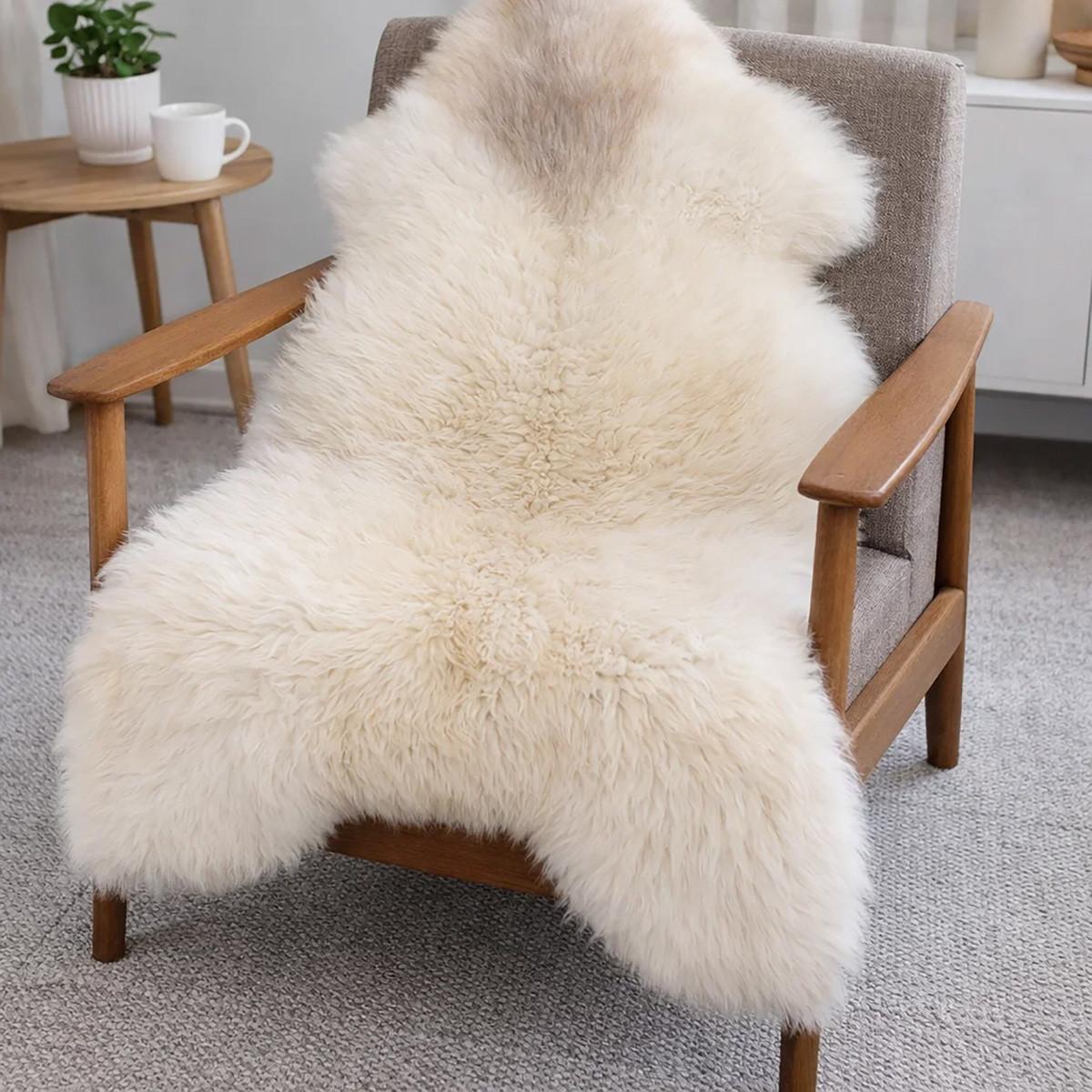 LAMMFELL Natur Schaffell hell gefleckt langhaar ca. 105 cm - Creme/Weiß, Fell (60/105cm) - Provellus