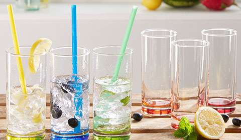 Wassergläser in verschiedenen Farben bei mömax kaufen.