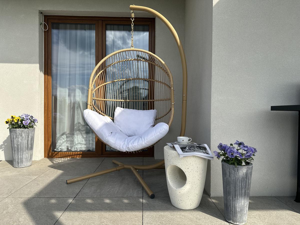 BEISTTELLTISCH Beton cremeweiß Terrazzo Optik rund 37 cm Edolo - Weiß, Stein (37/37/47cm) - Beliani