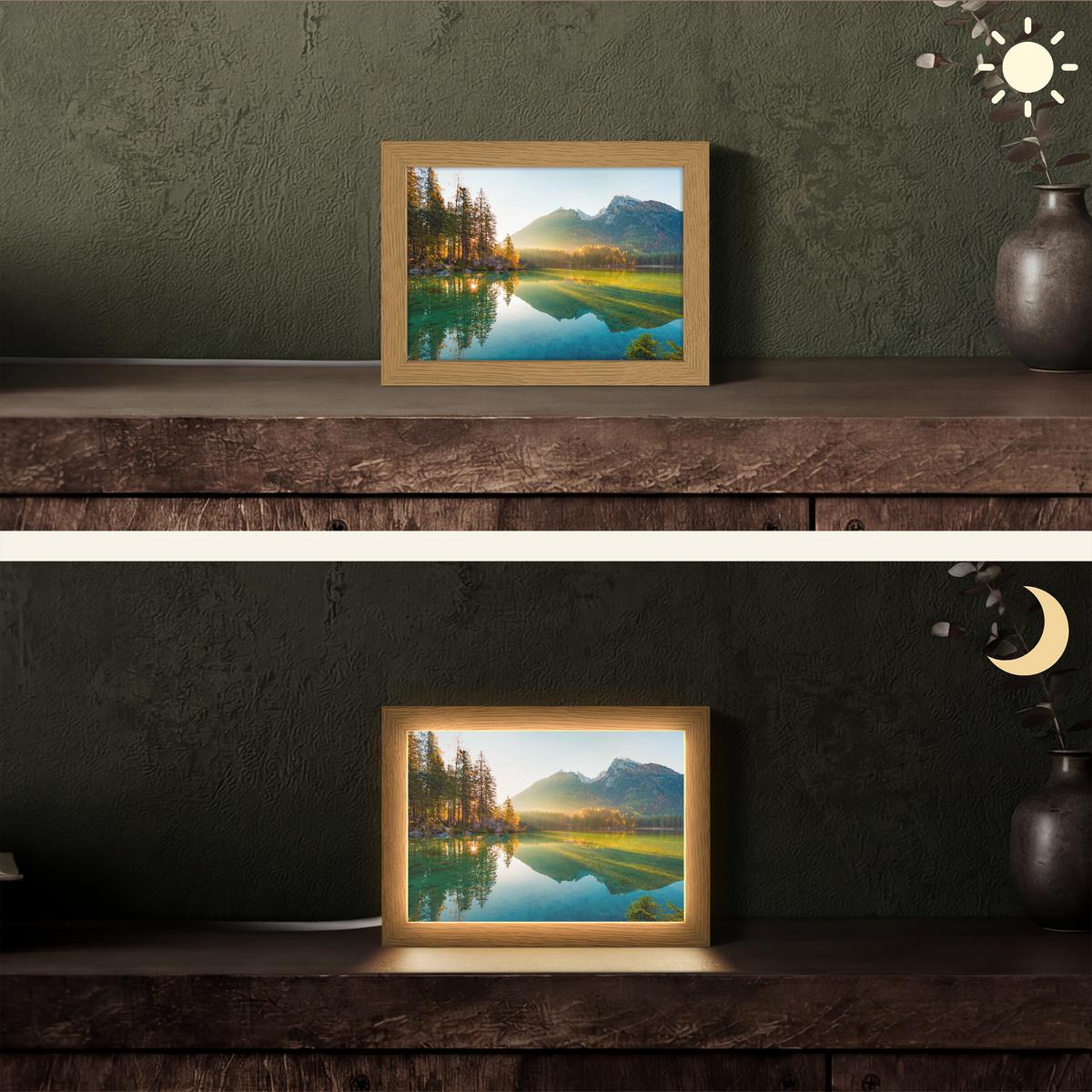 TISCHLEUCHTE See - Wald - Berge - Natur - Sonne - Landschaft 20x15 cm - Currygelb, Holzwerkstoff (8/20/15cm) - OnlyWow
