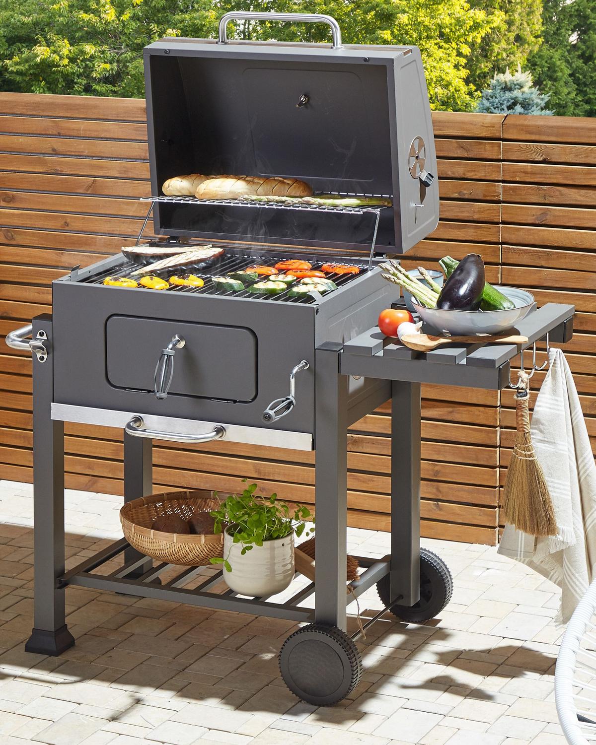 HOLZKOHLEGRILL mit Deckel Stahl Grau rechteckig rollbar Pavlof - Grau, Metall (79/107/49cm) - Beliani