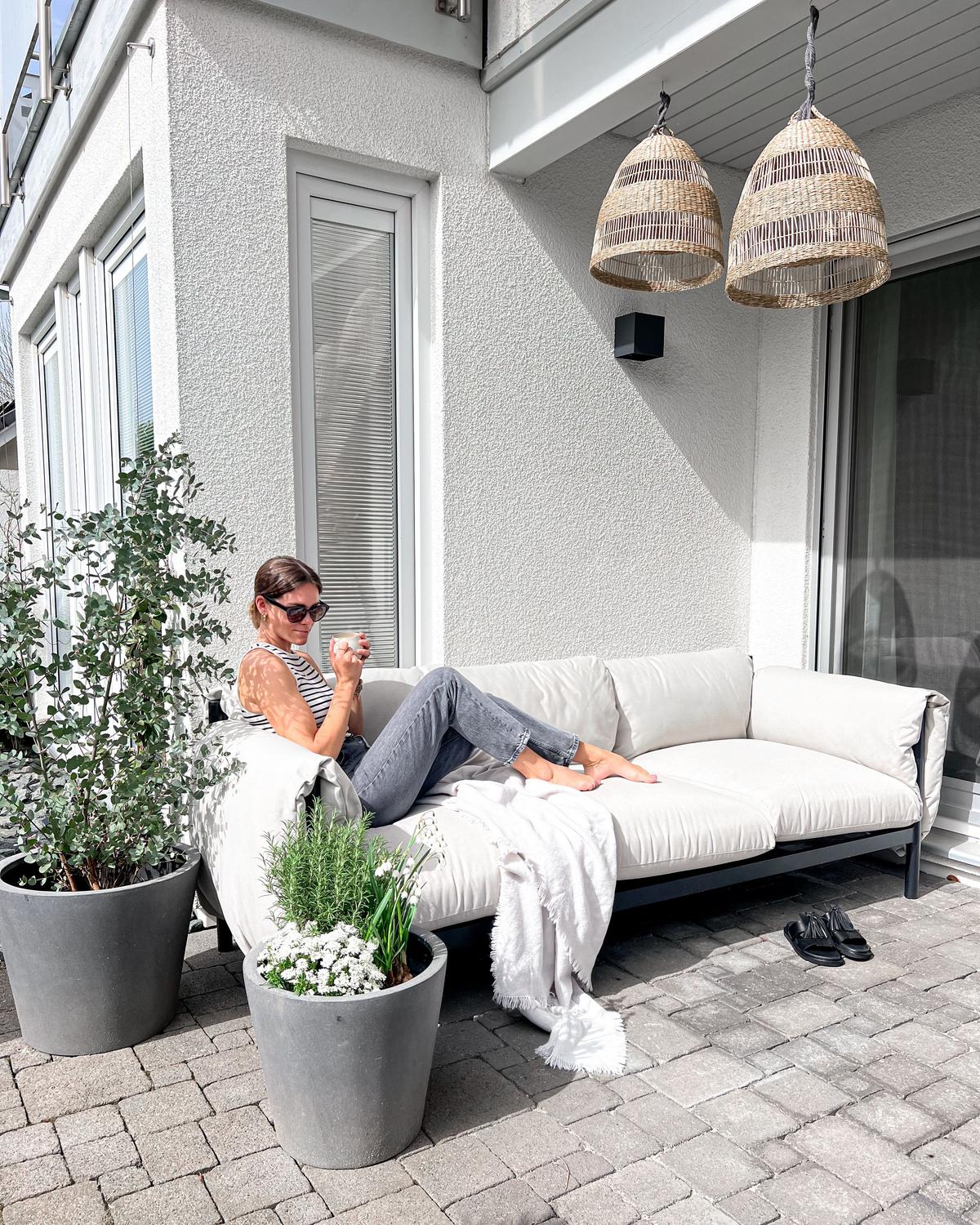 GARTENSOFA 3-Sitzer Aluminium hellgrau/schwarz Esperia - Schwarz/Grau, Metall (211/80/96cm) - Beliani