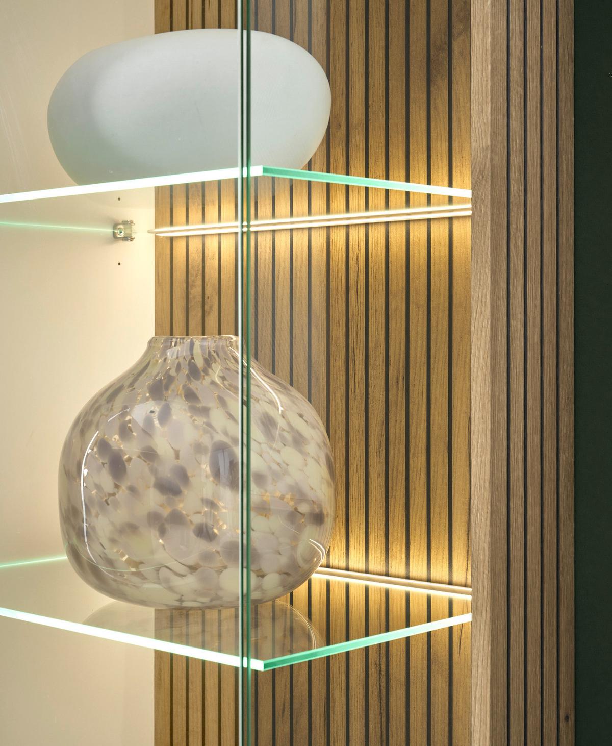 VITRINE weiß matt, Eiche 75 x 180 cm, Vitrinenschrank mit 10 Fächern und Soft-Close-Funktion - Eichefarben/Schwarz, Glas/Holzwerkstoff (75/180/38cm) - Furn.Design