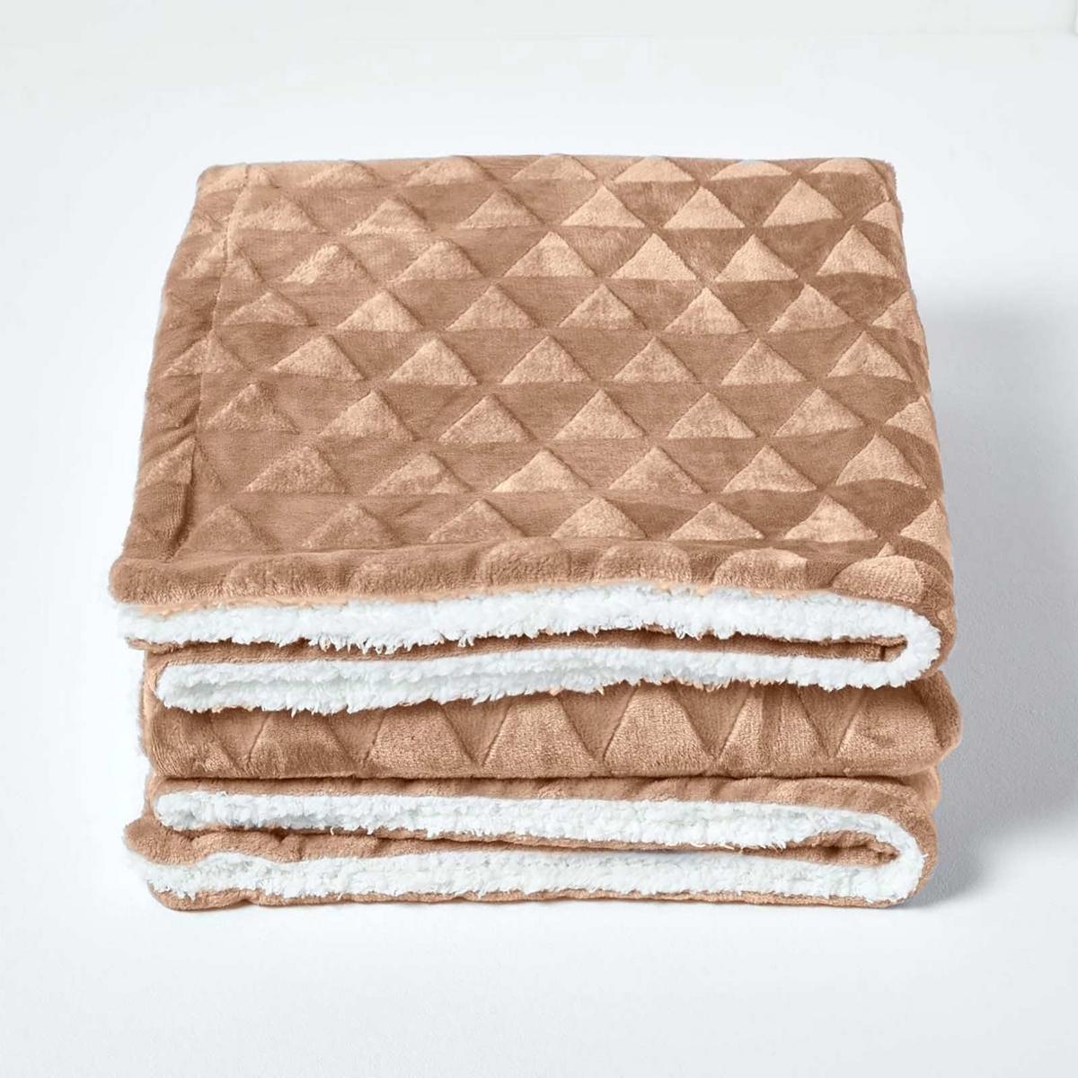 KUSCHELDECKE Sherpa 160/200 cm, Samtdecke mit Dreieckmuster - Hellbraun, Textil (160/200cm) - Homescapes