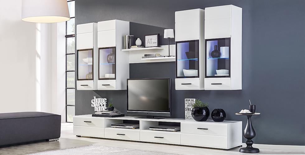 Edle Wohnwand mit Tv-Element, Wandboard und Hängeschränken in Weiß einfach online kaufen bei mömax.