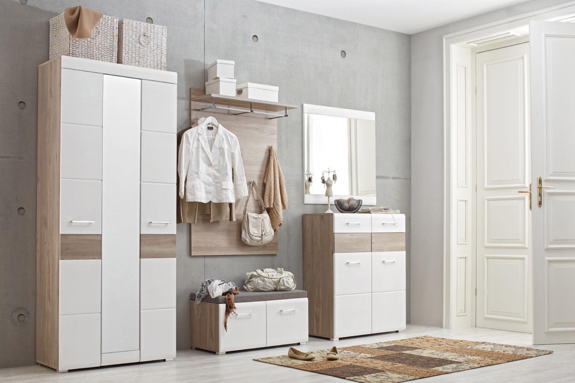 Garderobe weiß, eiche im Vorzimmer