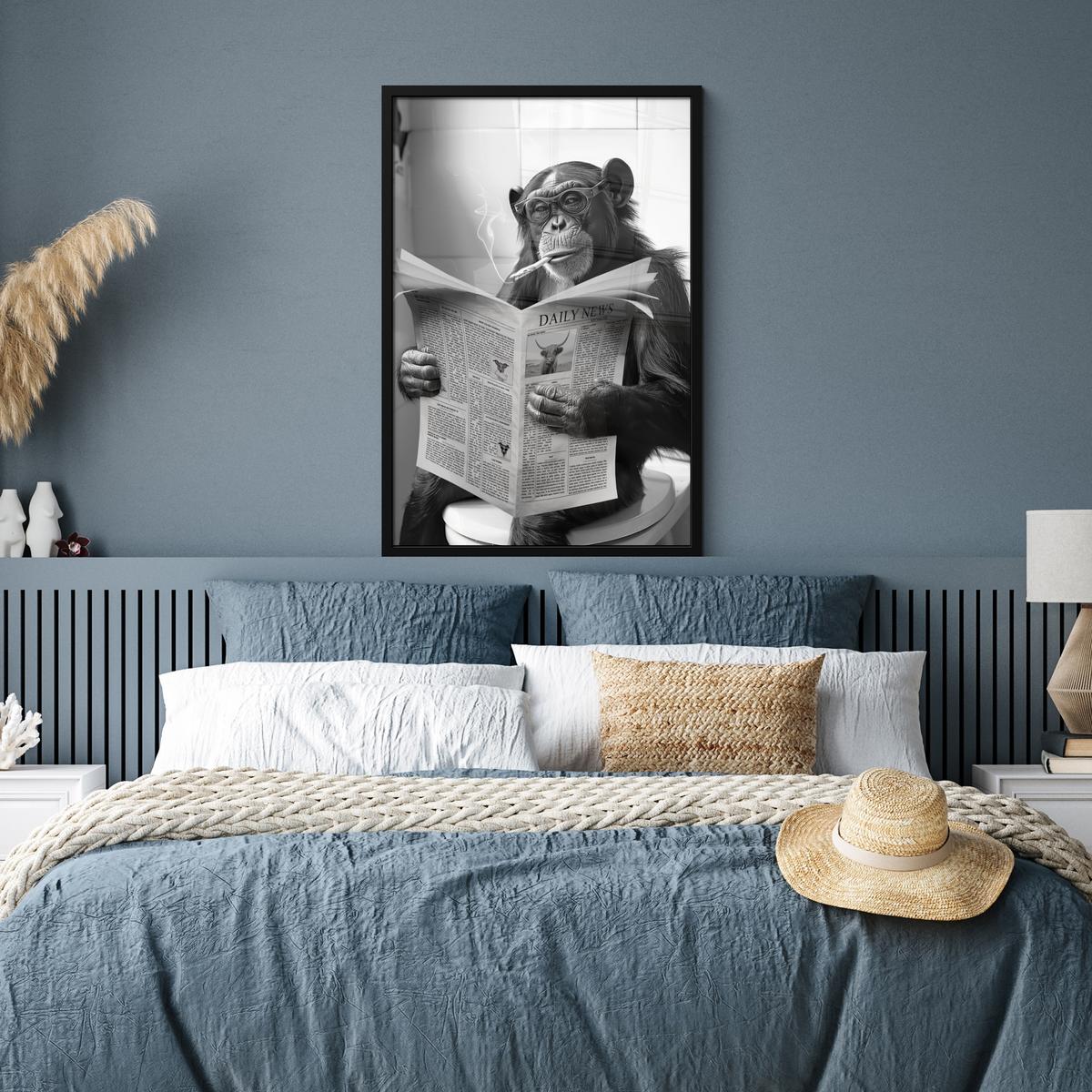 POSTER MIT RAHMENGERAHMTES BILD Affe - WC - Zeitung - Schwarz-Weiß - Humor 60x90 cm - Hellgrau, Papier (60/90cm) - MuchoWow