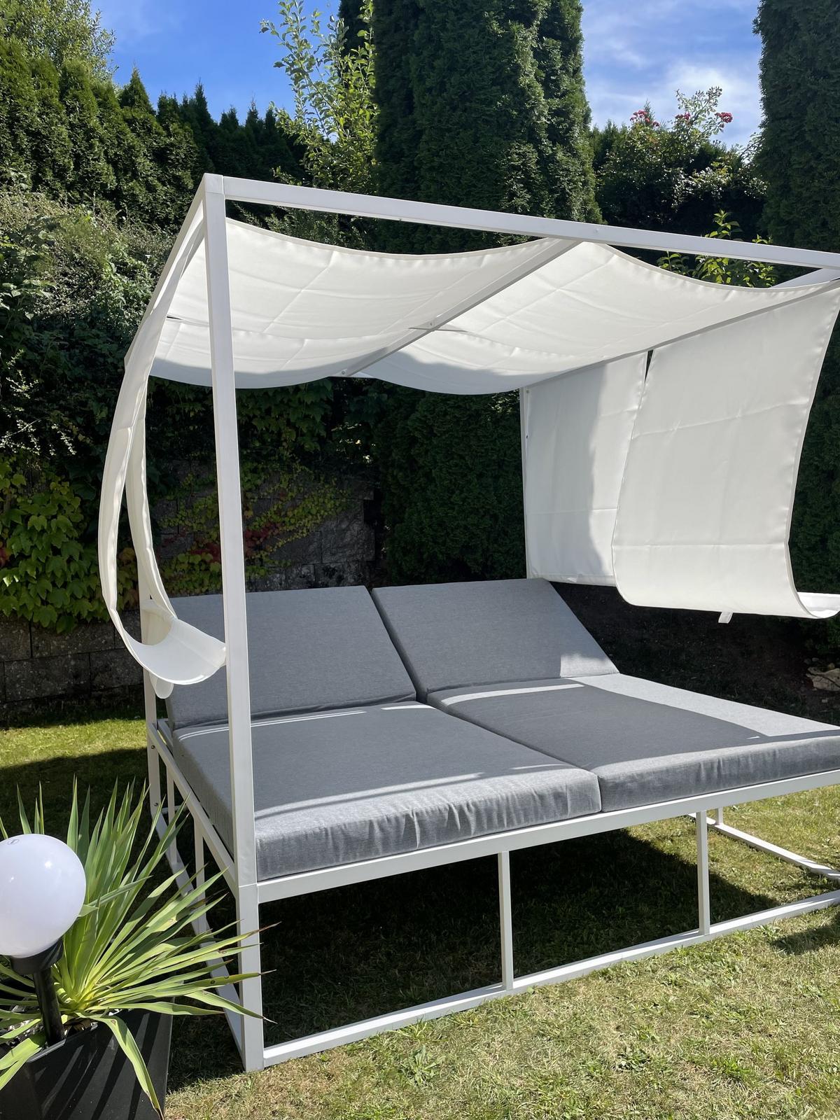 SONNENBETT mit Sonnendach Aluminium Weiß Auflagen Grau verstellbar Pallanza - Weiß/Grau, Metall (195/196/196cm) - Beliani