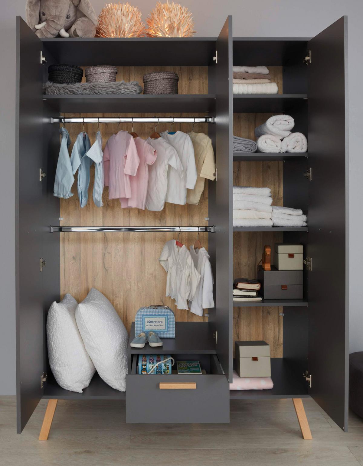 KLEIDERSCHRANK grau matt mit Buche massiv, 3-türig 130 x 190 cm für Baby- und Kinderzimmer - Eichefarben/Buchefarben, Holz/Holzwerkstoff (60/190/130cm) - Top.Furn