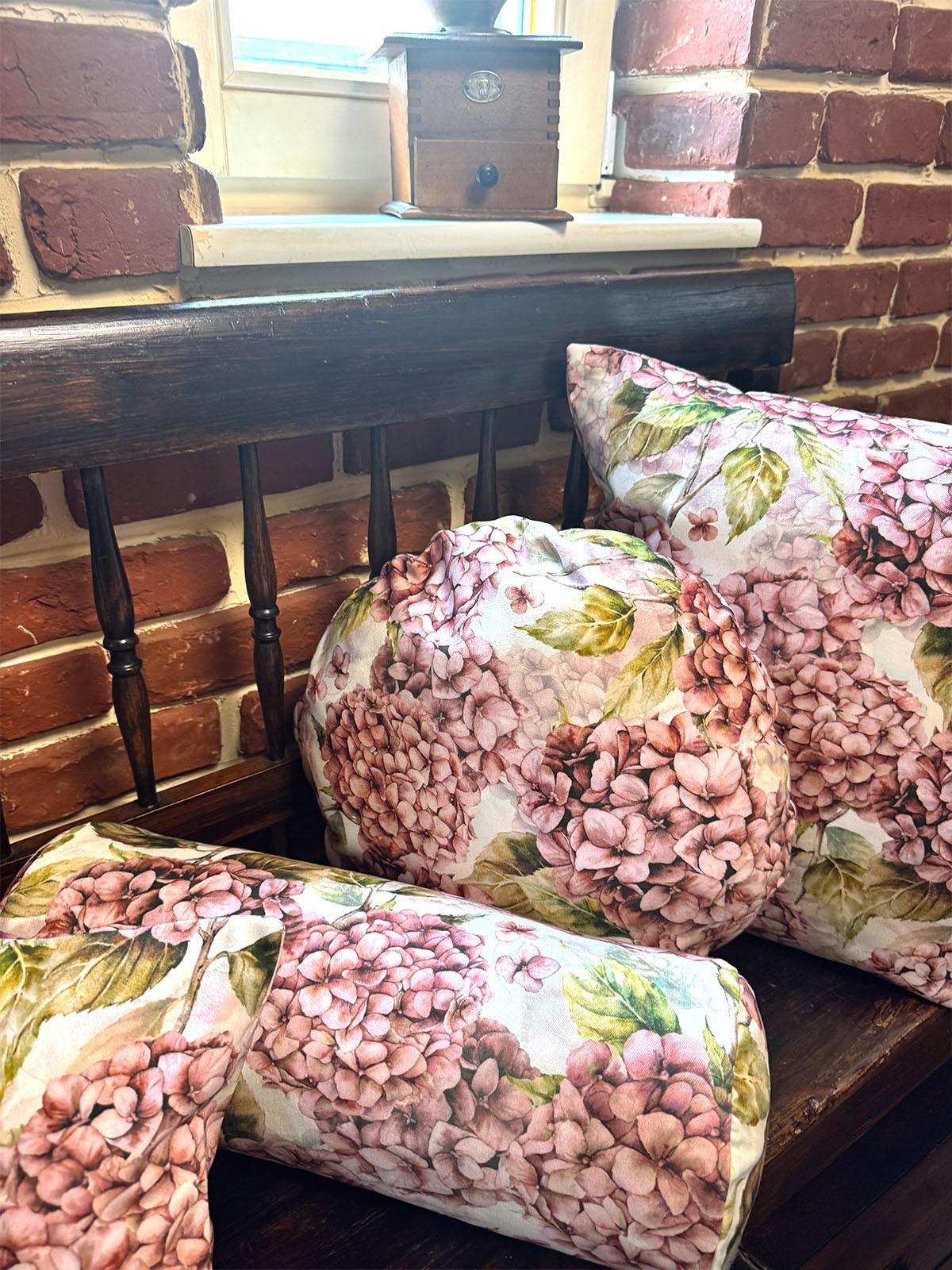 KISSENHÜLLE Landlust-Hortensie burgundy-rose 30/50 cm - Hellrosa/Dunkelrosa, Textil (30/50cm) - beties Heimtextil