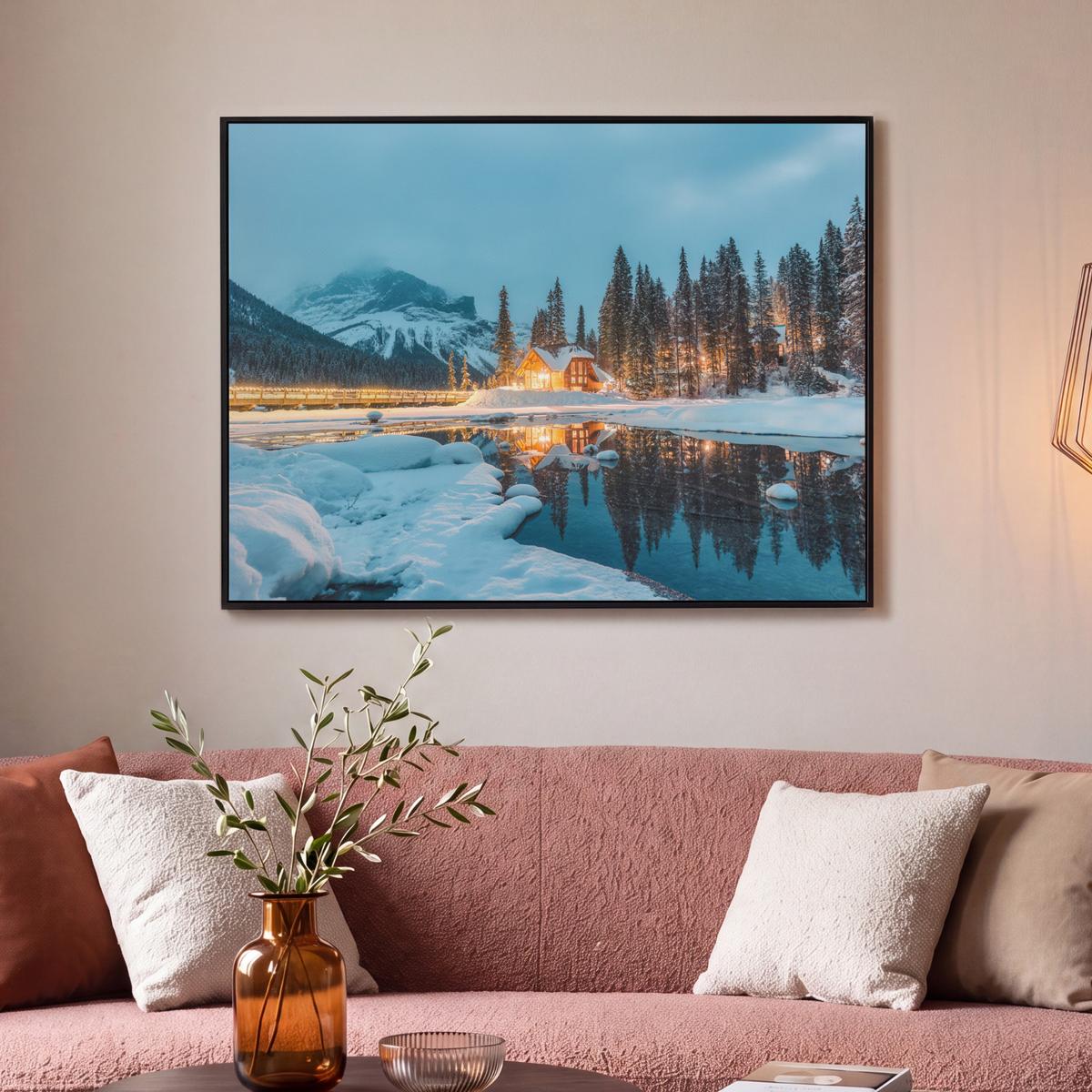 LEINWAND Bilder mit Rahmen - Winterlandschaft - Natur - Haus - Berge - Schnee - 100x70 - Hellblau, Textil (100/70cm) - MuchoWow