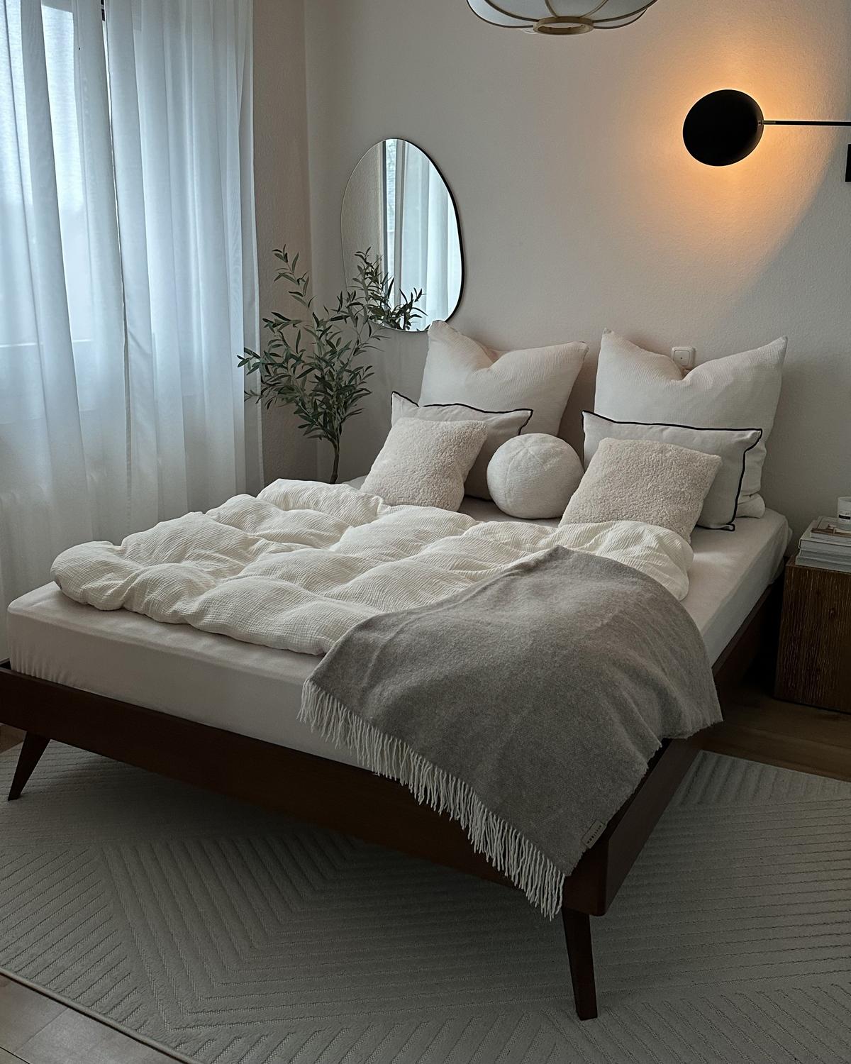 BETT 180/200cm Dunkler Holzfarbton Berric - Dunkelbraun, Holzwerkstoff (180/200cm) - Beliani