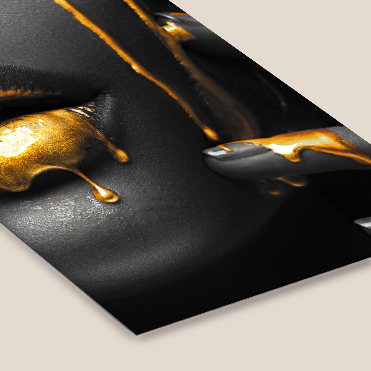 POSTER MIT RAHMENGERAHMTES BILD Frau - Schwarz - Gold - Gesicht - Lippen 60x90 cm - Goldfarben, Papier (60/90cm) - MuchoWow