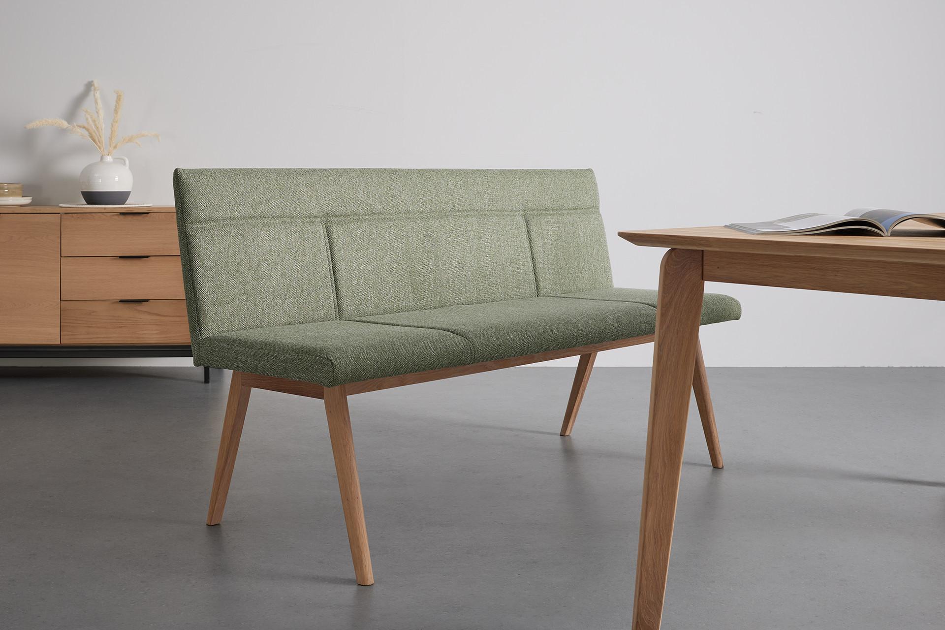 Gemütliche Sitzbaenke aus Holz und mit Stoffbezug guenstig kaufen bei moemax.png