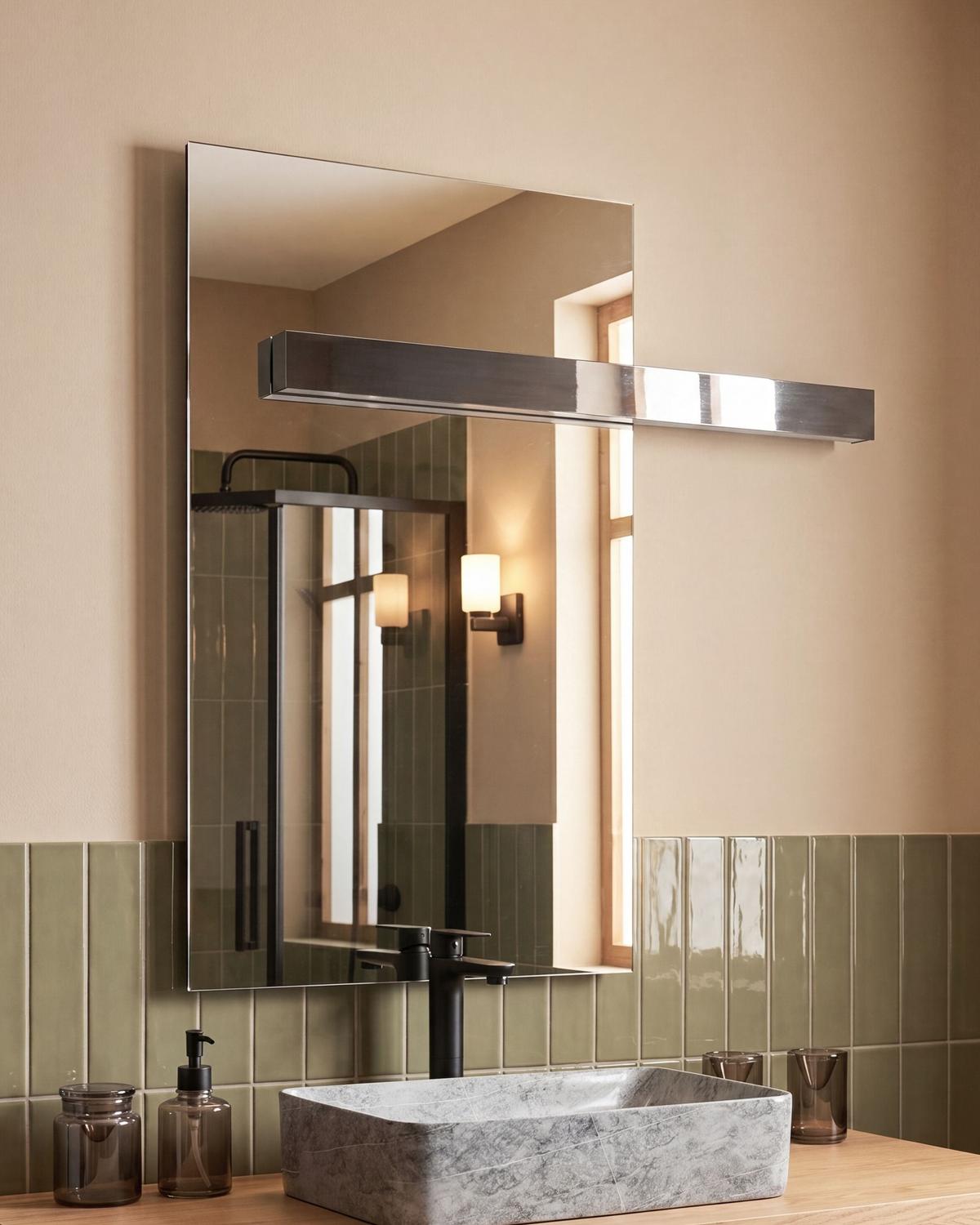 LED-BADEZIMMER-SPIEGEL 83/100 cm Silber Maux - Silberfarben, Glas (83/100/5cm) - Beliani