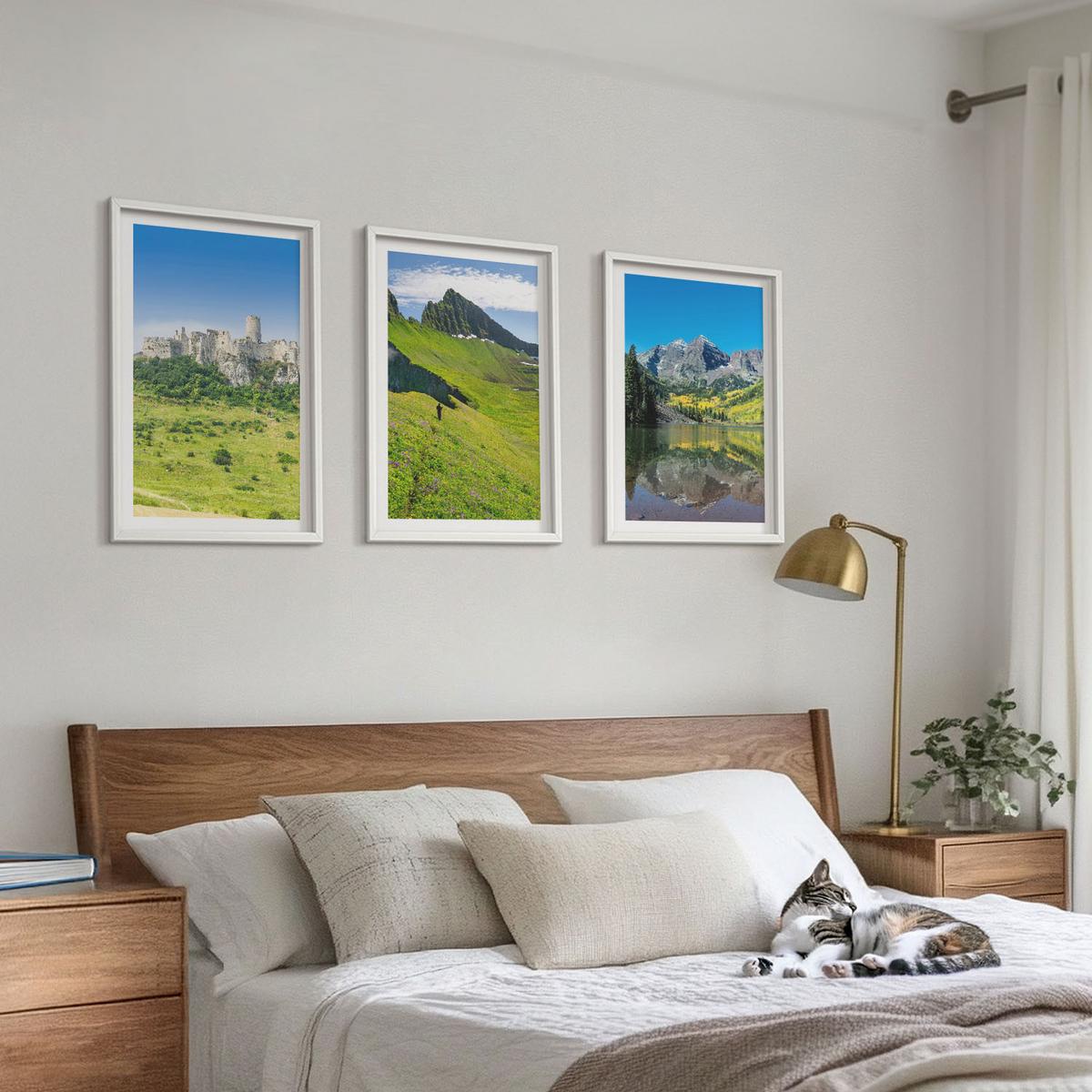 BILDER SET 3er Set - 40x60 cm Weißer Rahmen - Grüne Hügel mit einer Burg - Weiß, Kunststoff (40/60cm) - TULUP
