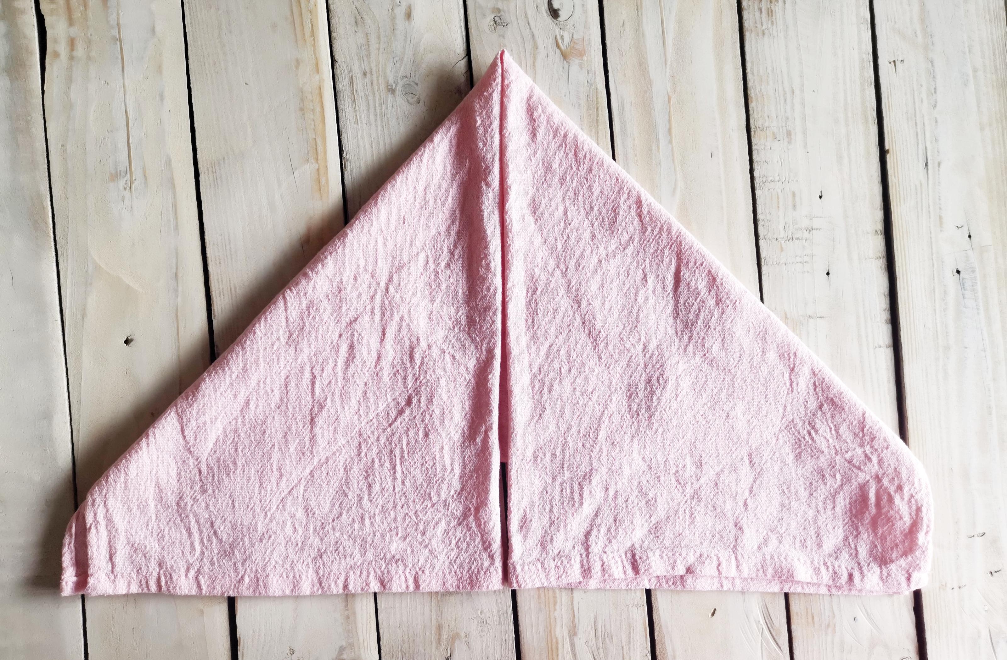 Składamy serwetkę na połowę