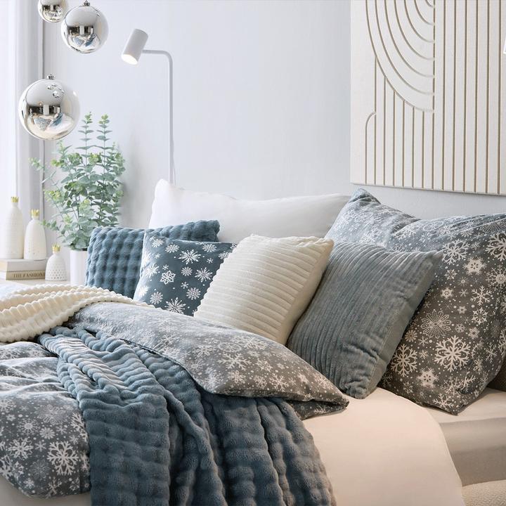 Frosty Winter Schlafzimmer – Gemütlich & elegant in Eisblau und Silber