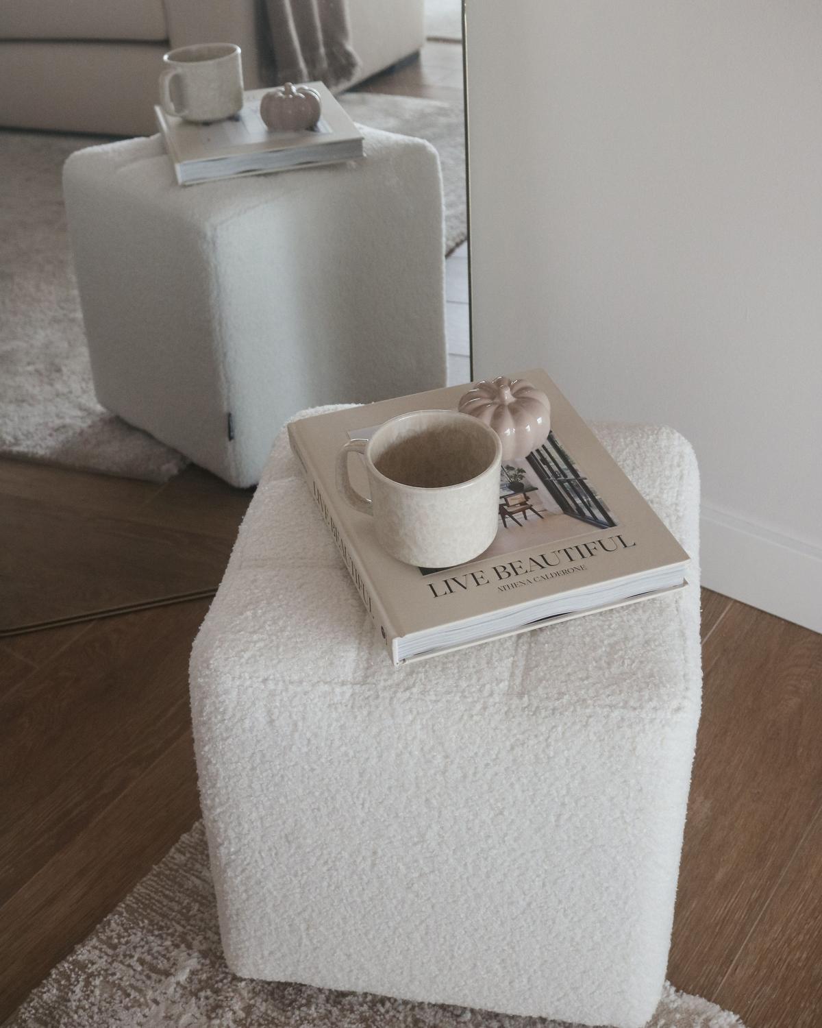 POUF Bouclé Weiß Kansas - Weiß, Textil (38/39/38cm) - Beliani
