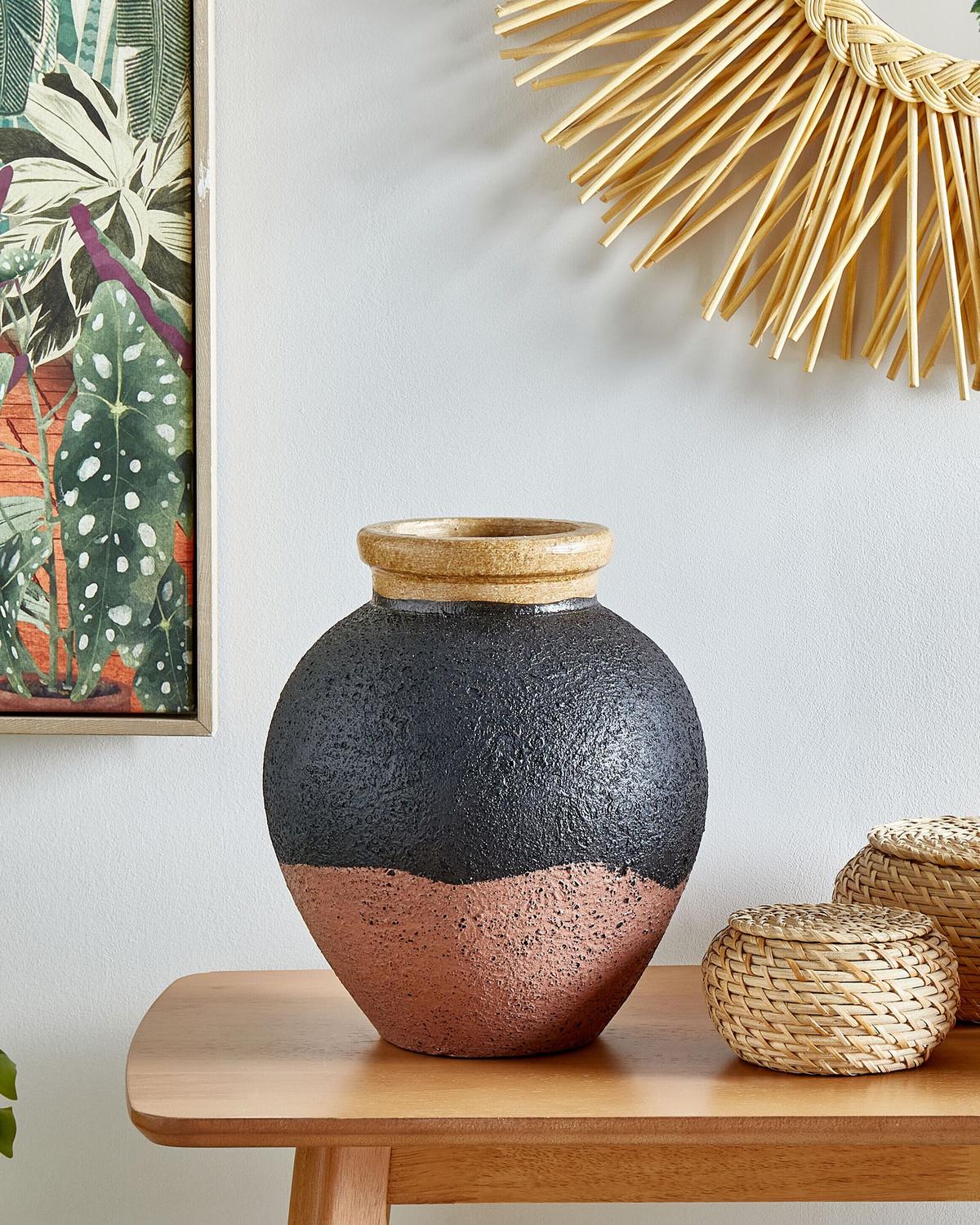 DEKOVASE Terrakotta schwarz Daulis - Schwarz, Stein (31cm) - Beliani