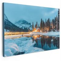LEINWANDBILD Winterlandschaft - Natur - Haus - Berge - Schnee Gemälde 60x40 cm - Hellblau, Textil (60/40cm) - MuchoWow