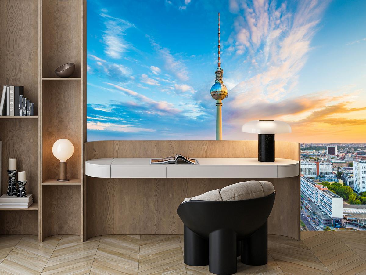 FOTOTAPETE für Wohnzimmer Fernsehturm Berlin Stadt Wolkenkratzer 150x105 - Beige/Orange, Papier (150/105cm) - Muralo