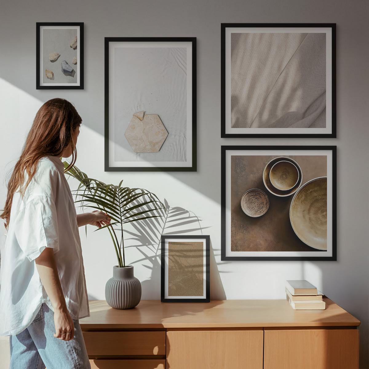 BILDER SET 5er Set - 50x50 cm & 20x30 cm & 40x60 cm Schwarzer Rahmen - Minimalistische warme Texturen - Schwarz, Kunststoff (40/60cm) - TULUP