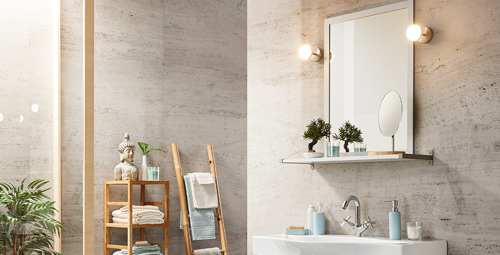Moderne Wandleuchte in Edelstahl für das Badezimmer bei mömax.