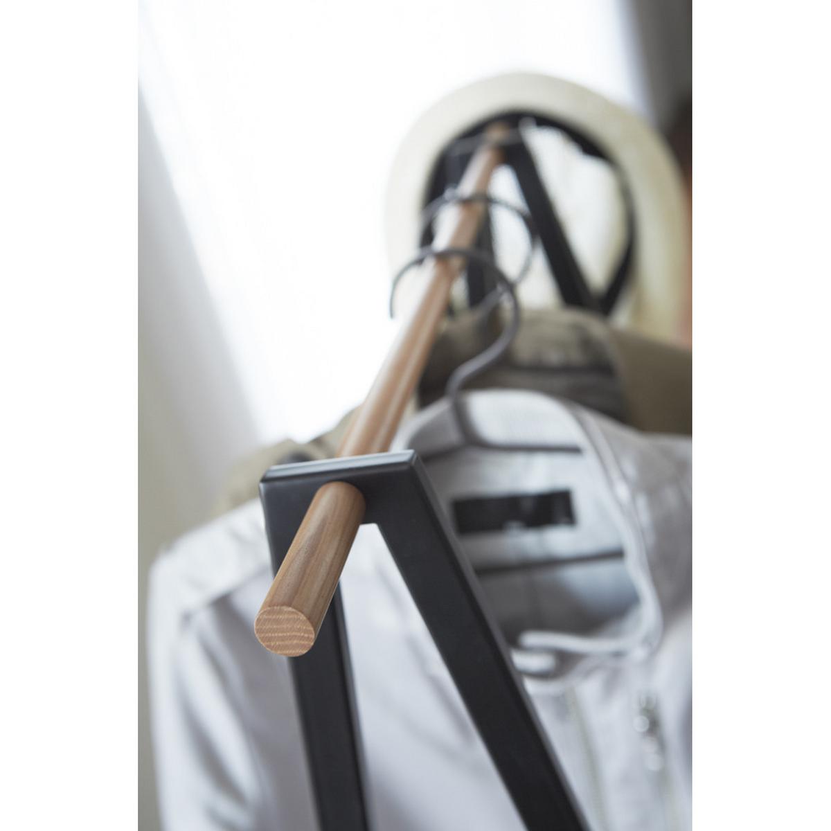 KLEIDERSTÄNDER aus Metall und Holz - H140 cm - Schwarz, Holz/Metall (47/140/22cm) - Yamazaki