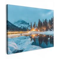 LEINWANDBILD Winterlandschaft - Natur - Haus - Berge - Schnee Wandbild 40x30 cm - Hellblau, Textil (40/30cm) - MuchoWow