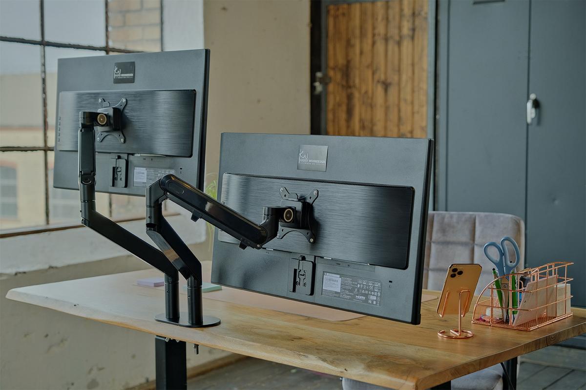 SCHREIBTISCH MIT MONITORHALTERUNG LORA elektrisch höhenverstellbar Holz Akazie - Zwetschgeholzfarben/Schwarz, Holz (90/180/72cm) - KAWOLA
