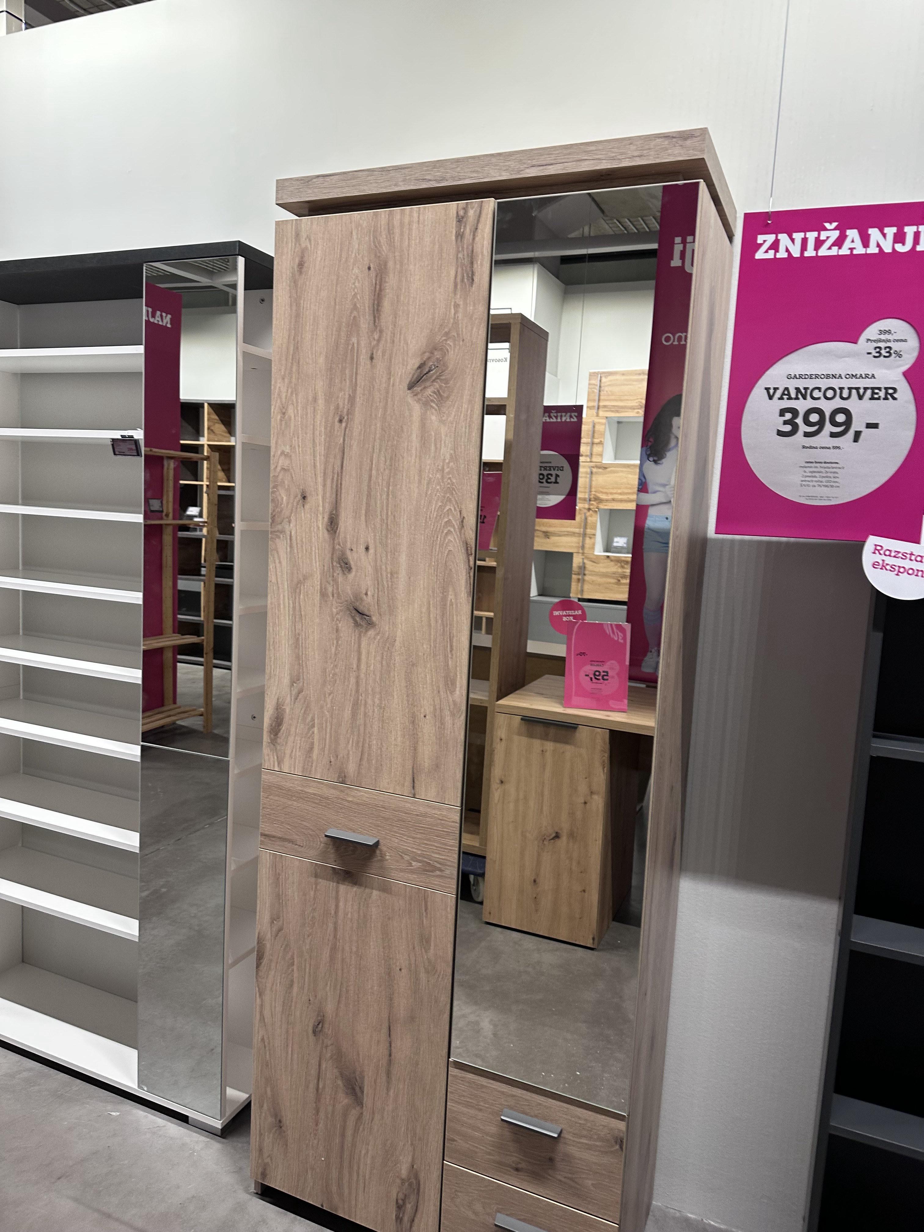 GARDEROBNA OMARA VANCOUVER
