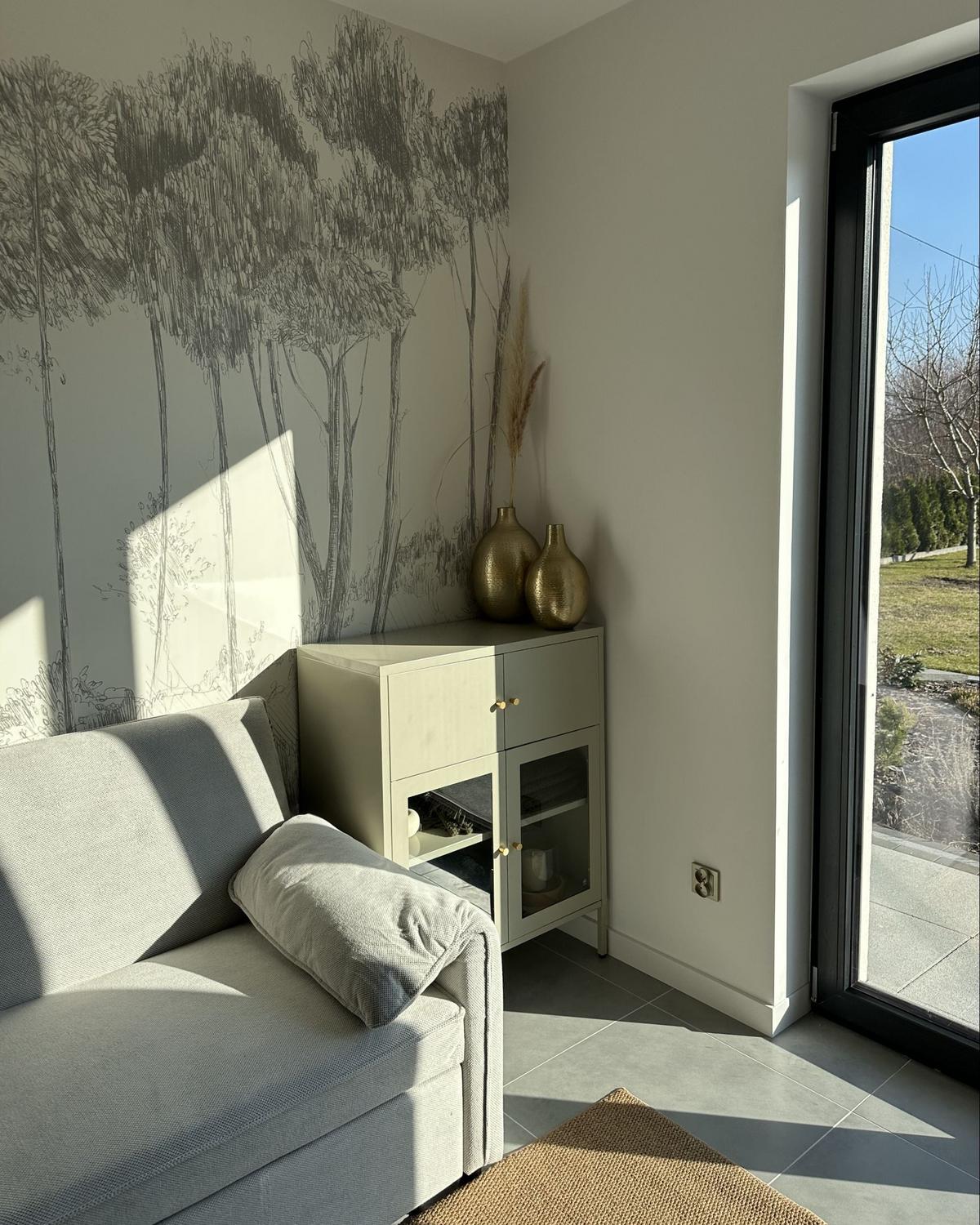 VITRINE mit Glastüren Metall 80 cm Hellbeige Esholt - Beige, Metall (80/102/40cm) - Beliani