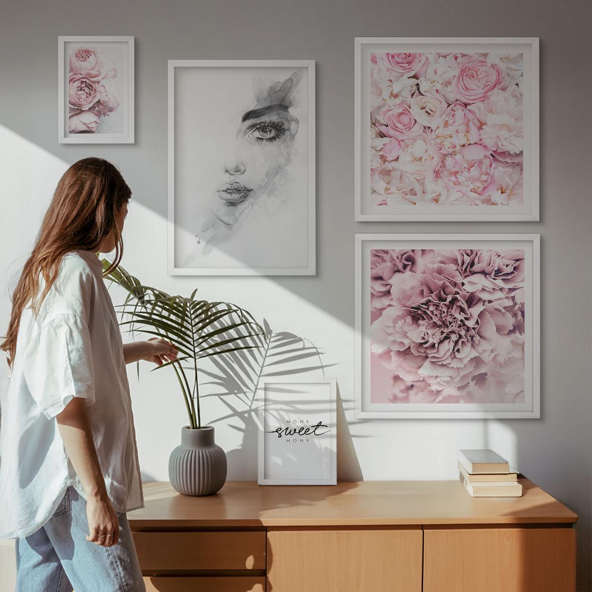 BILDER SET 5er Set - 50x50 cm & 20x30 cm & 40x60 cm Weißer Rahmen - Pfingstrosenporträt einer Frau zu Hause - Weiß, Kunststoff (40/60cm) - TULUP