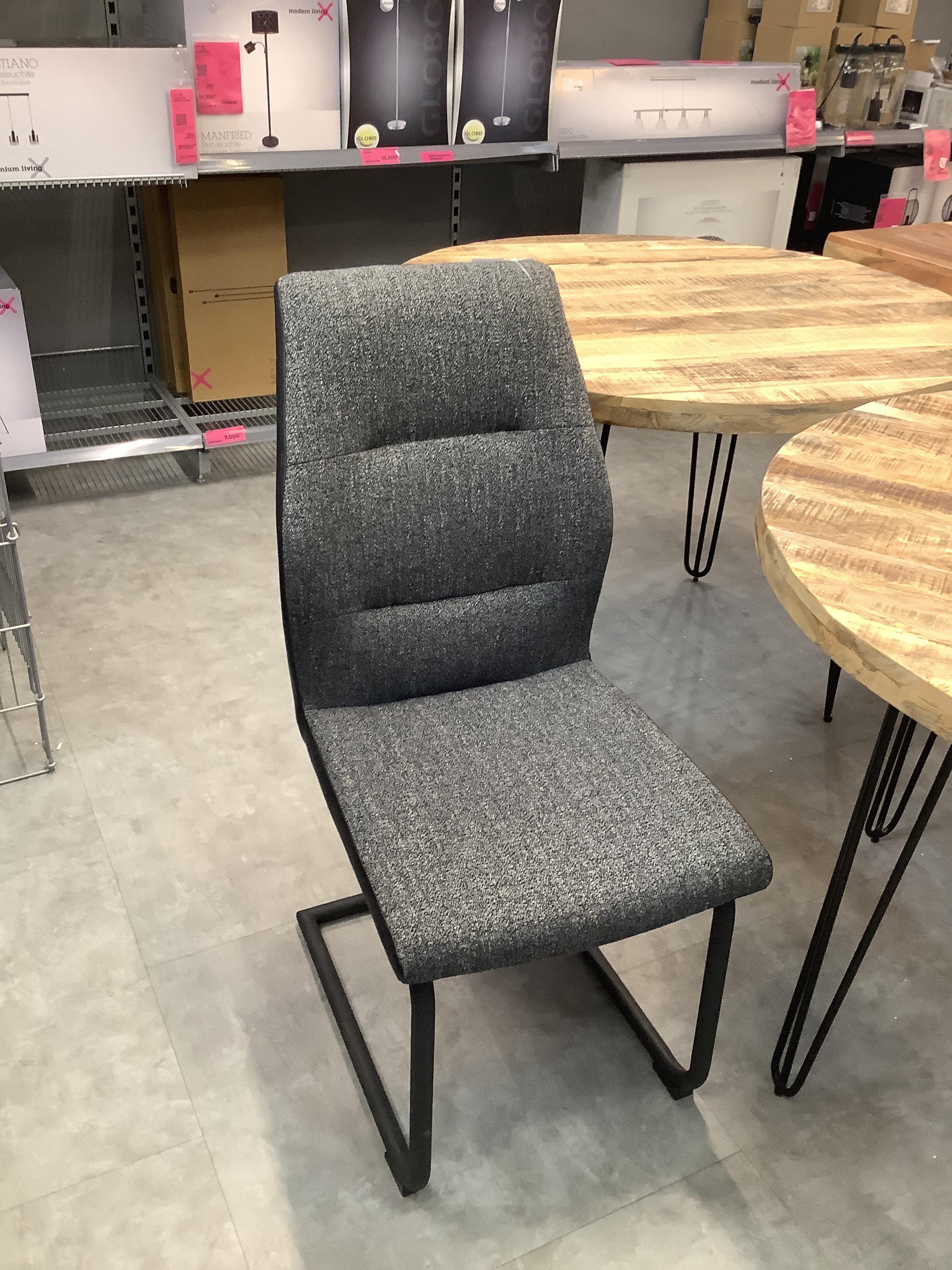 CSEPEL OUTLET SZÁNKÓTALPAS SZÉK CANIO