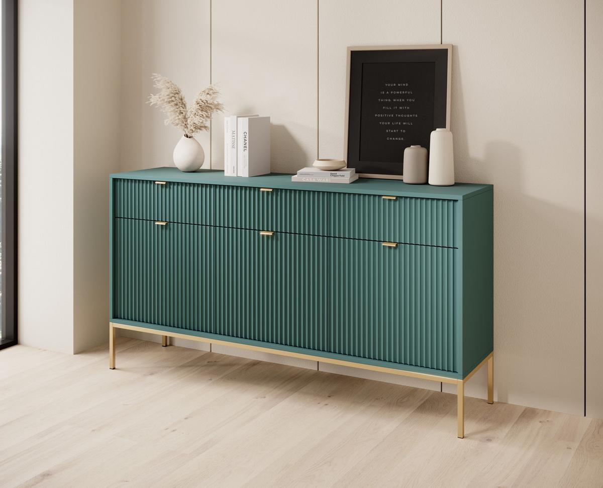 SIDEBOARD Eternas 3T 3S Grün 154/83/39 cm – goldene Füße, mit geriffelten Fronten - Goldfarben/Grün, Holzwerkstoff (154/83/39cm) - AX Living