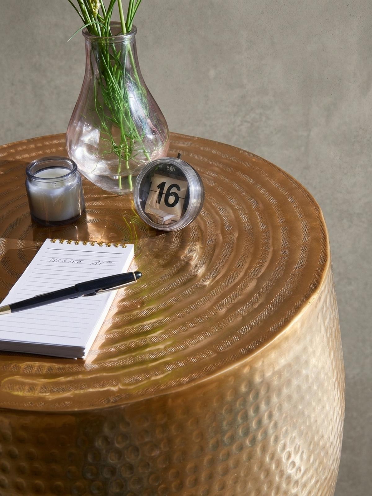 COUCHTISCH orientalisch Aluminium Hammerschlagstruktur mit praktischer Ablage, Gold 60x60x36 cm - Goldfarben, Metall (60/60/36cm) - KADIMA DESIGN